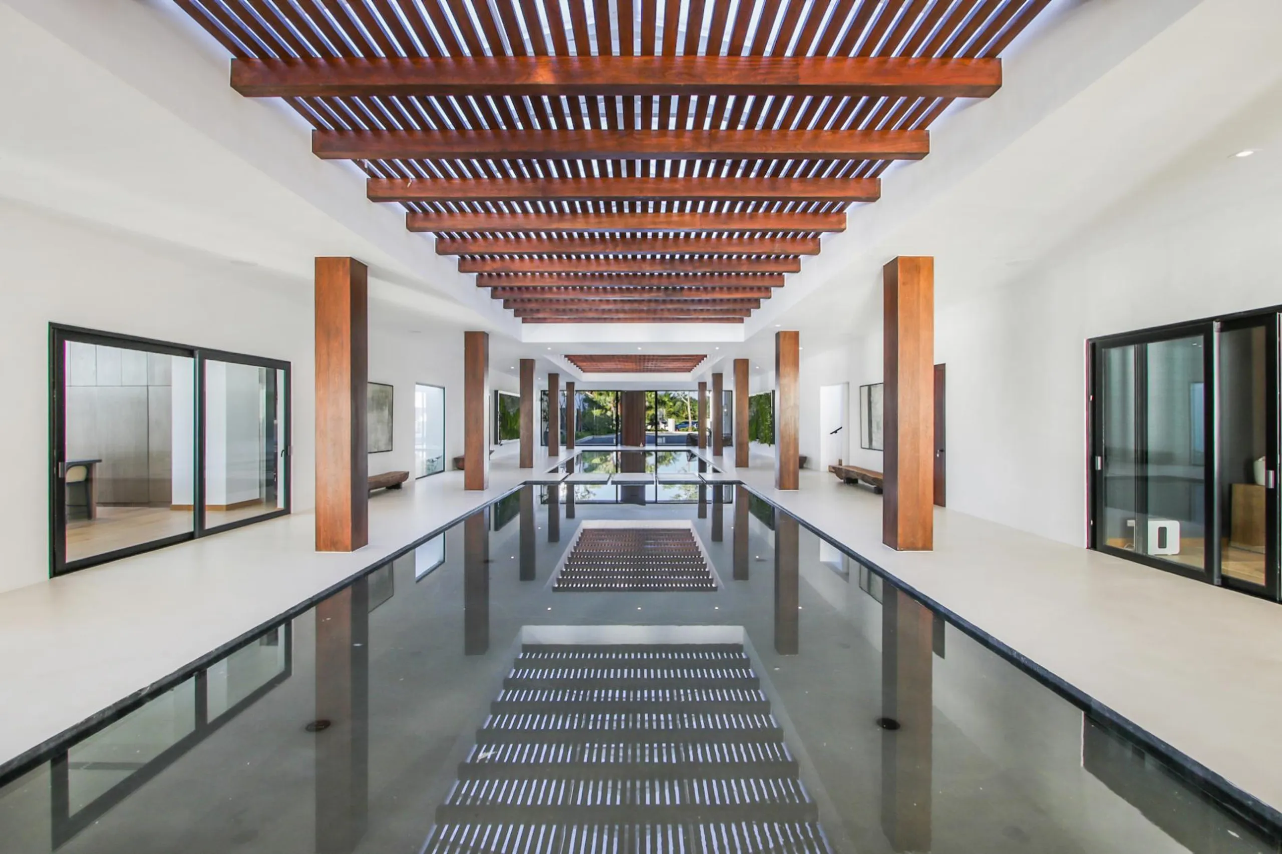 Sumptuous 12BR Sanctuary with Private Pool and Stunning Views — photograph 6