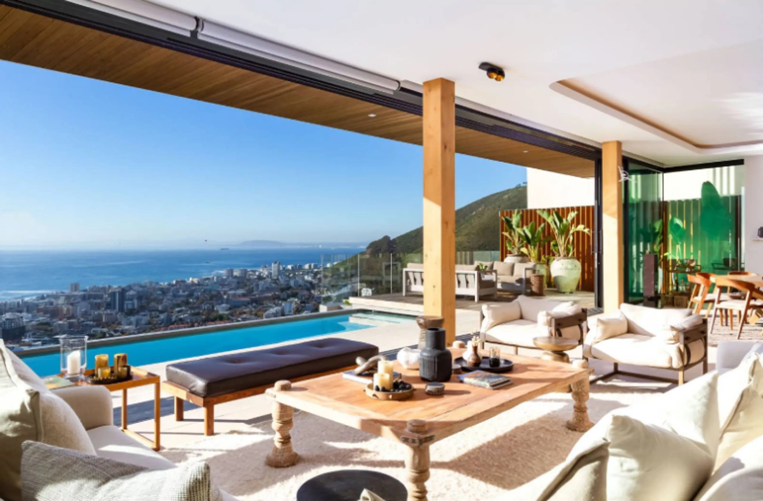 Captivating Modern Retreat with Panoramic Ocean Views — photograph 6