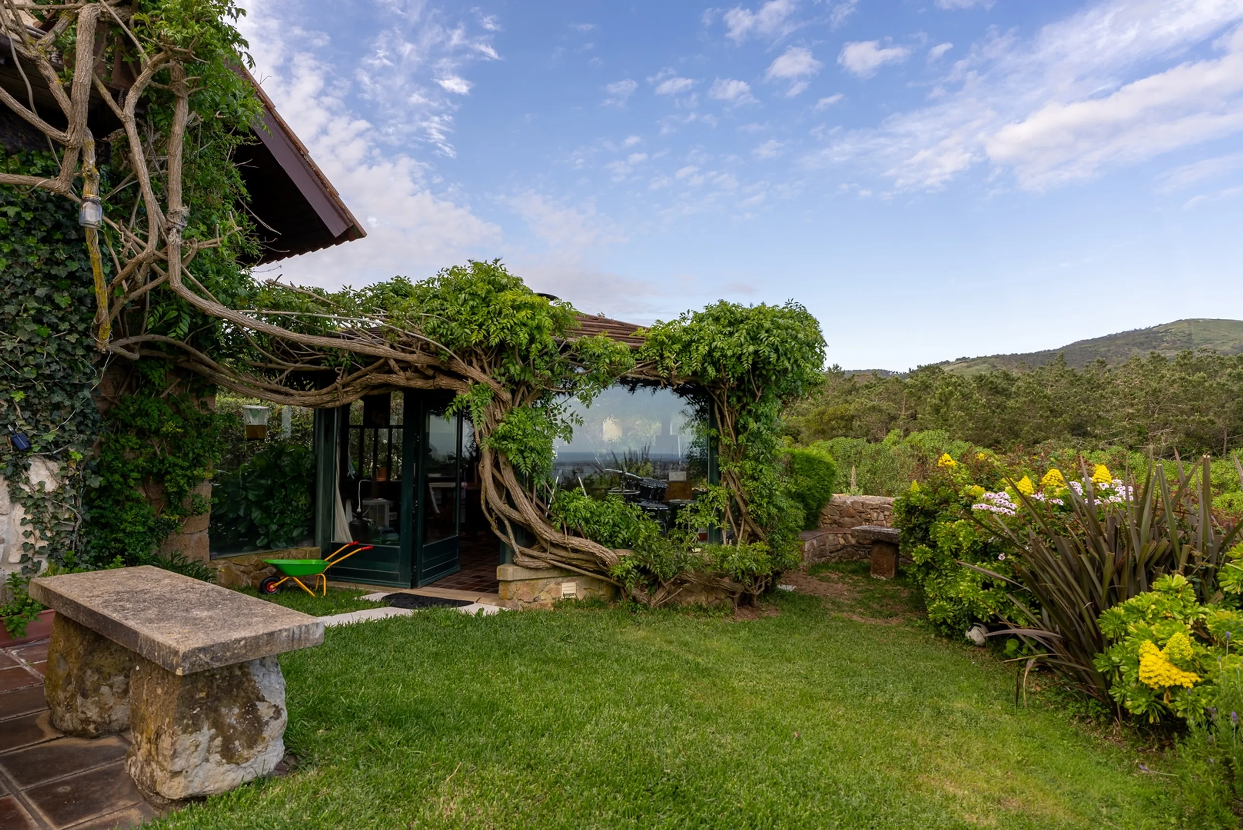 Secluded Clifftop Villa Between Sintra Mountains & Atlantic Ocean — photograph 5