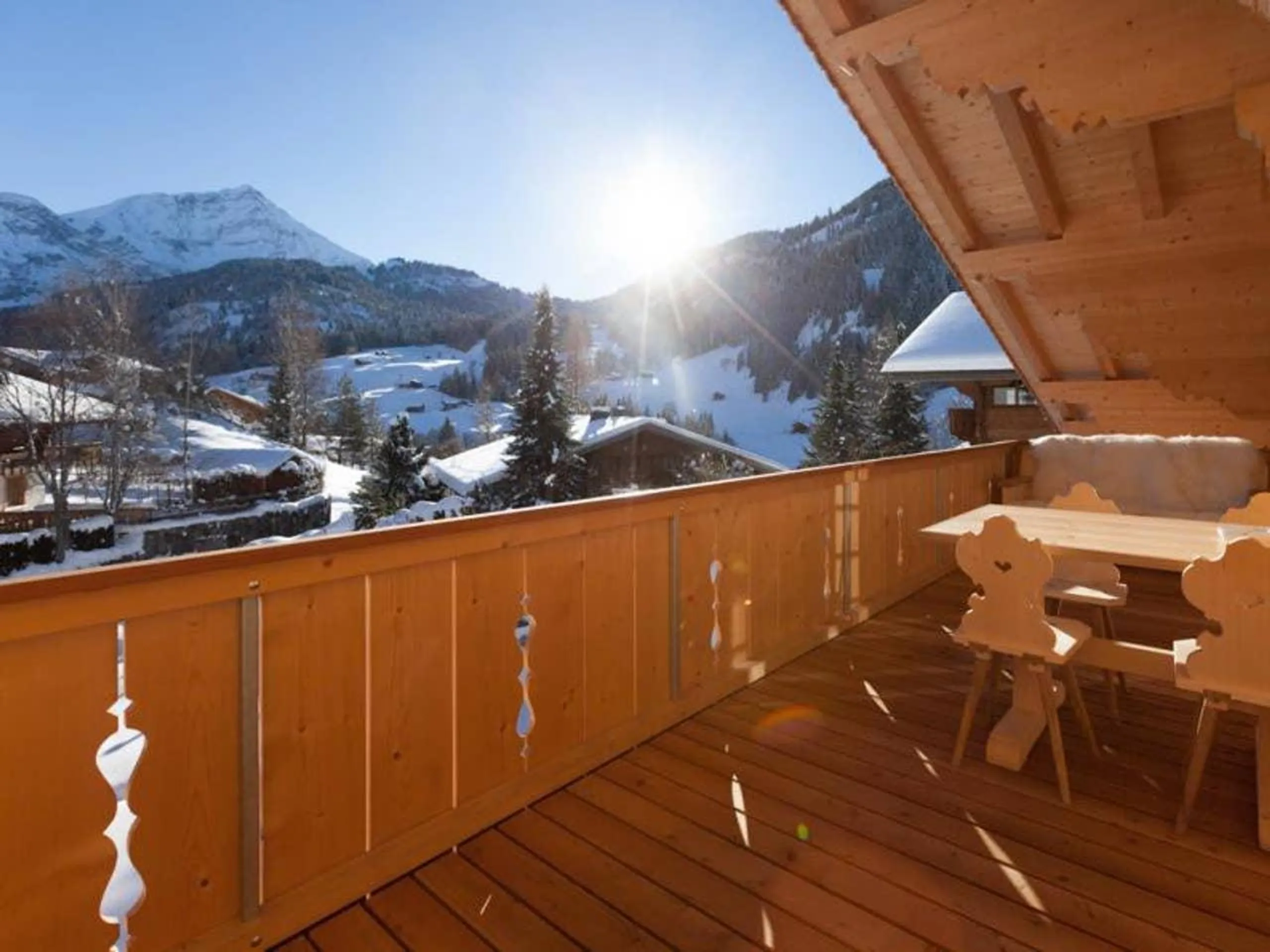 Stunning Modern Chalet with Indoor Pool and Spa — photograph 4