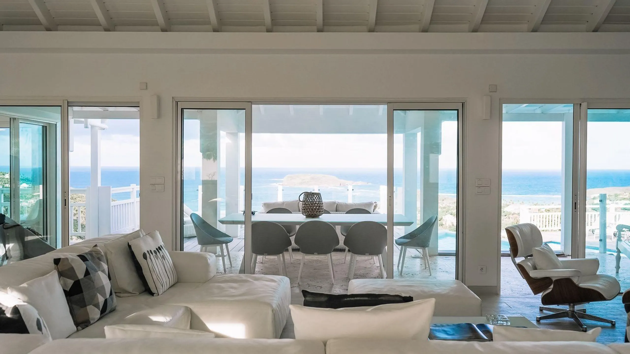 Opulent Hillside Sanctuary Overlooking the Bay and Grand Cul de Sac Lagoon — photograph 9