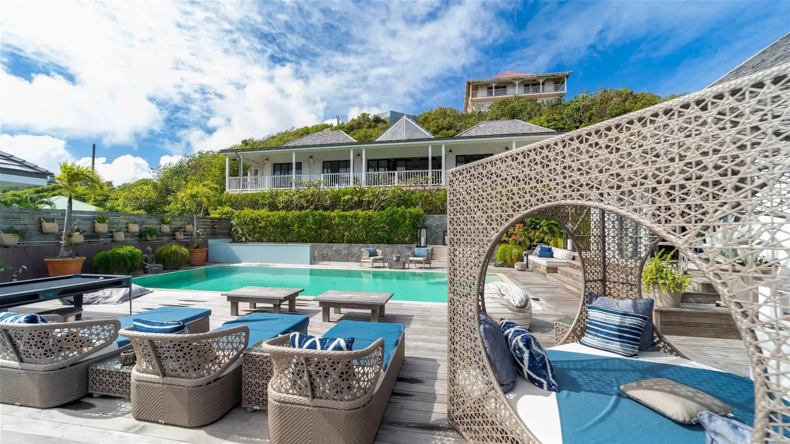 Tranquil Tropical Villa with Invigorating Pool — photograph 4