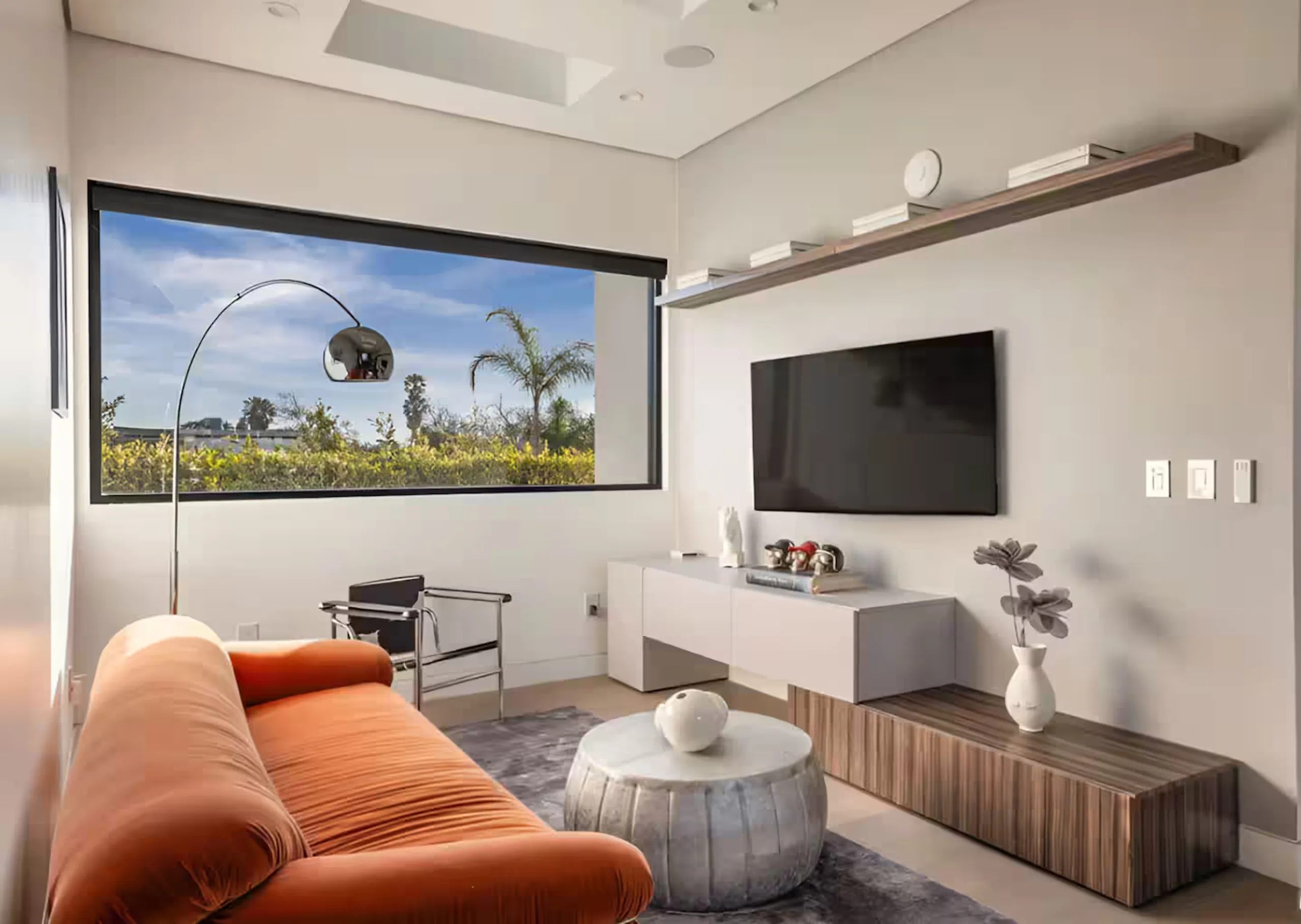 Modern Luxe Melrose Oasis with Private Pool and Rooftop — photograph 9