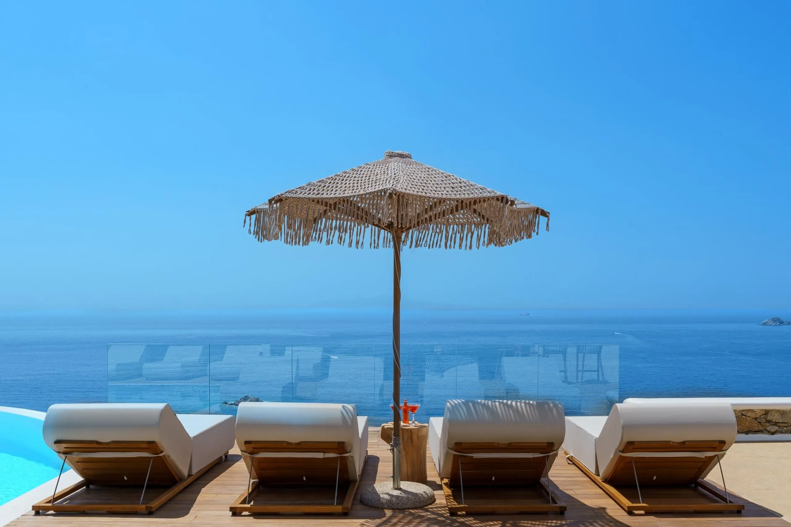 Elegant Oceanview Villa in Mykonos with Private Pool and Jacuzzi — photograph 3