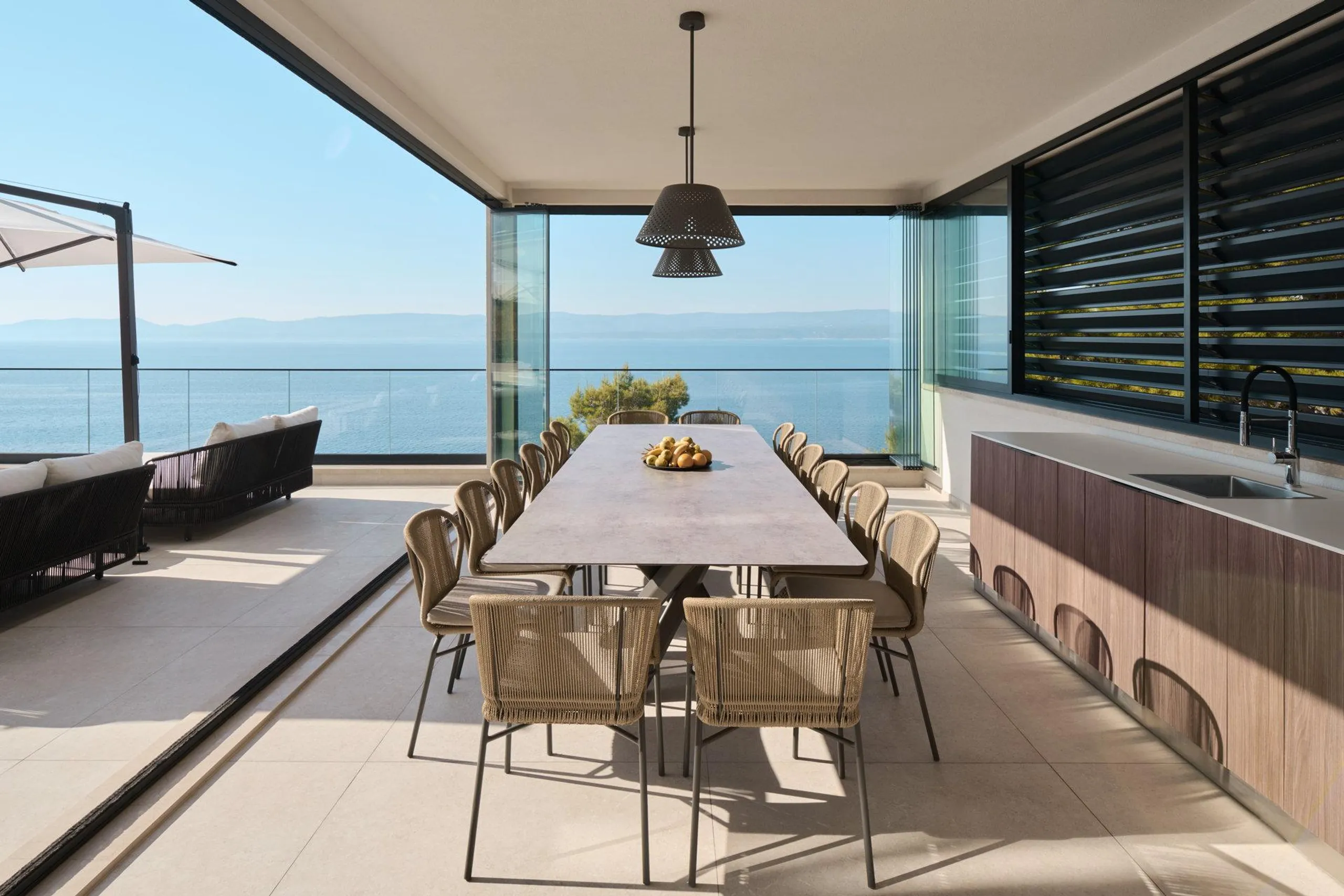 Lavish Villa with Heated Pool, Jacuzzi and  Stunning Sea Views — photograph 12