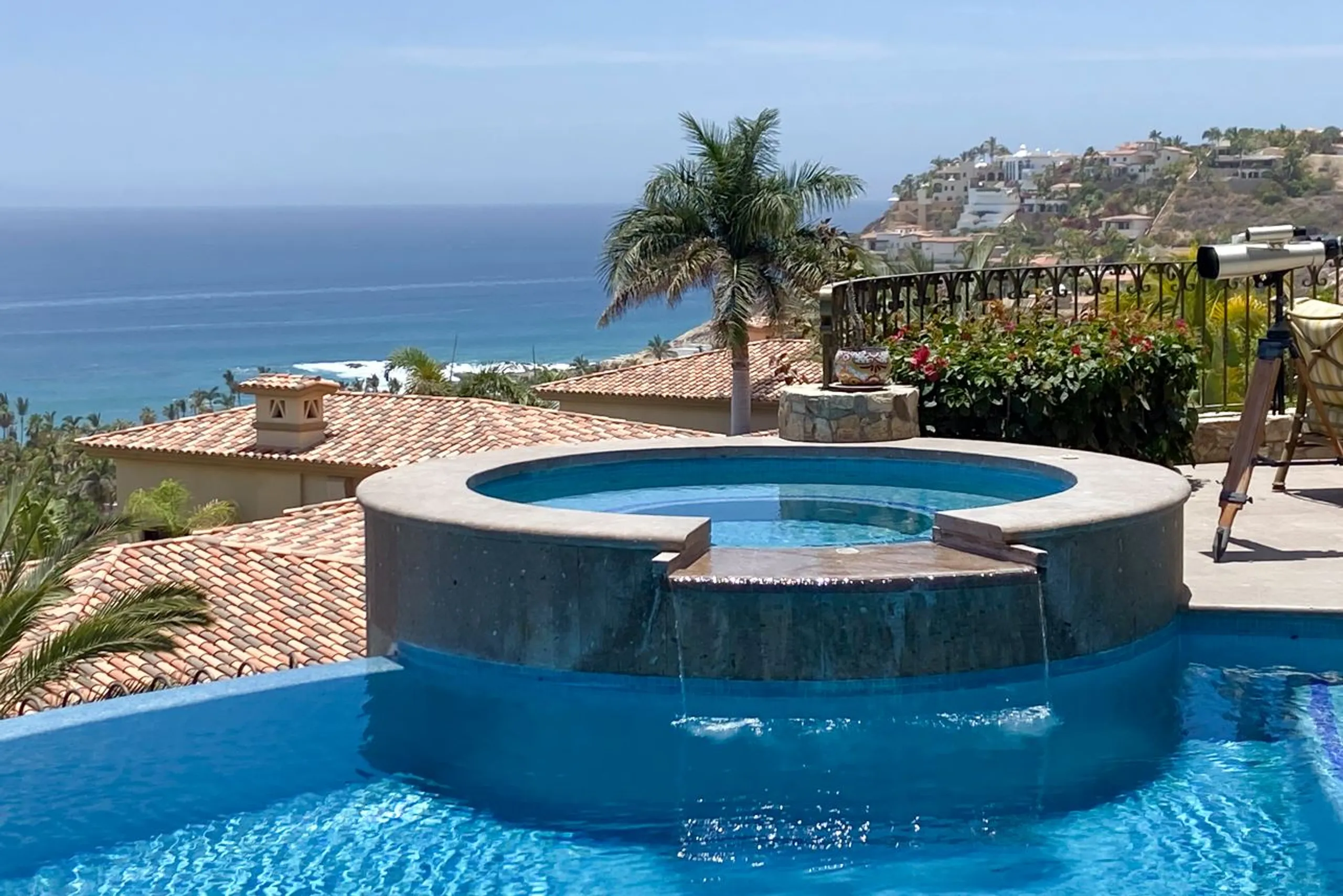 Glorious Spanish Style Villa with Private Infinity Pool, Golf Access and Panoramic Views — photograph 8