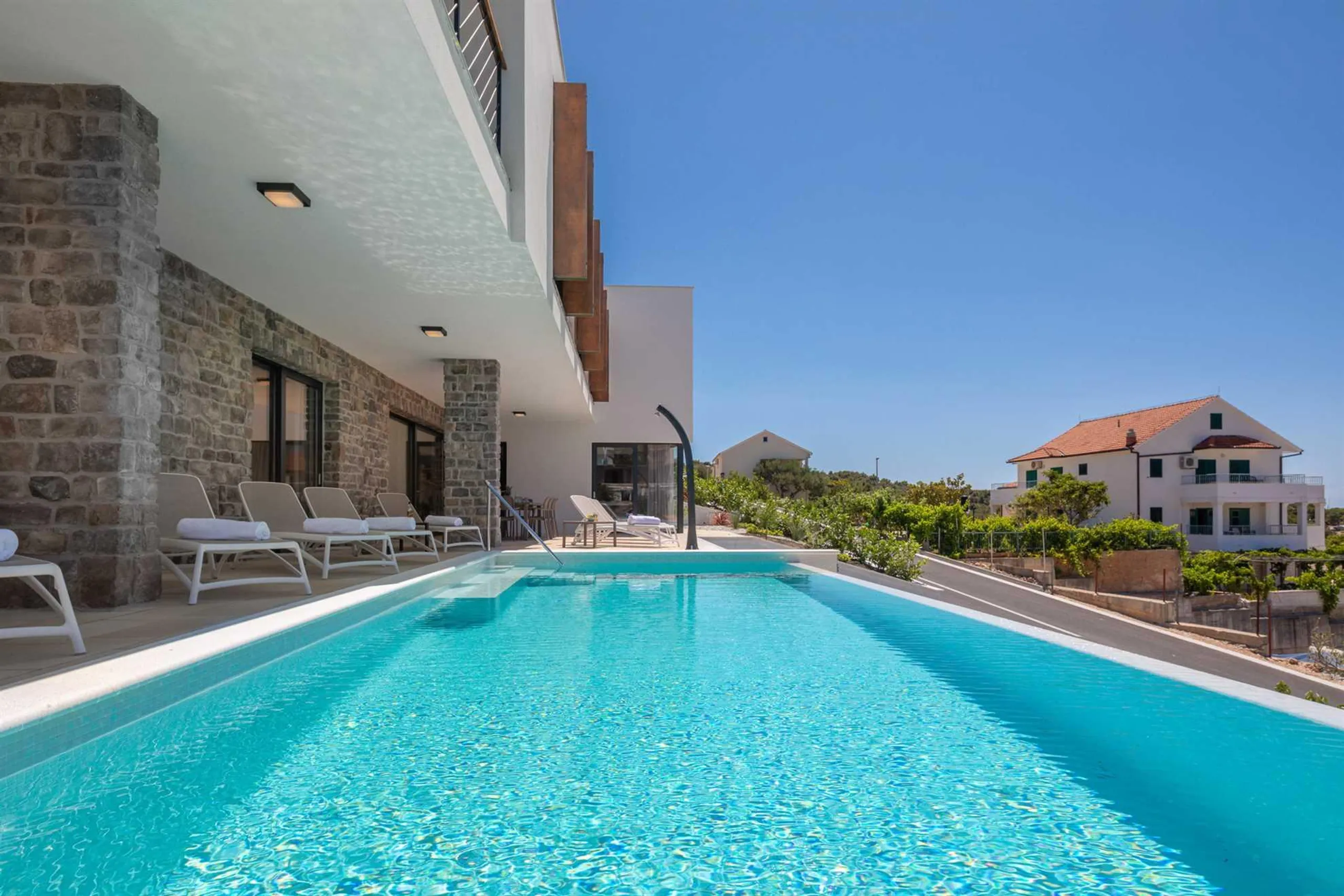 Stylish Villa in Primosten with Private Infinity Pool and Sea Views — photograph 3
