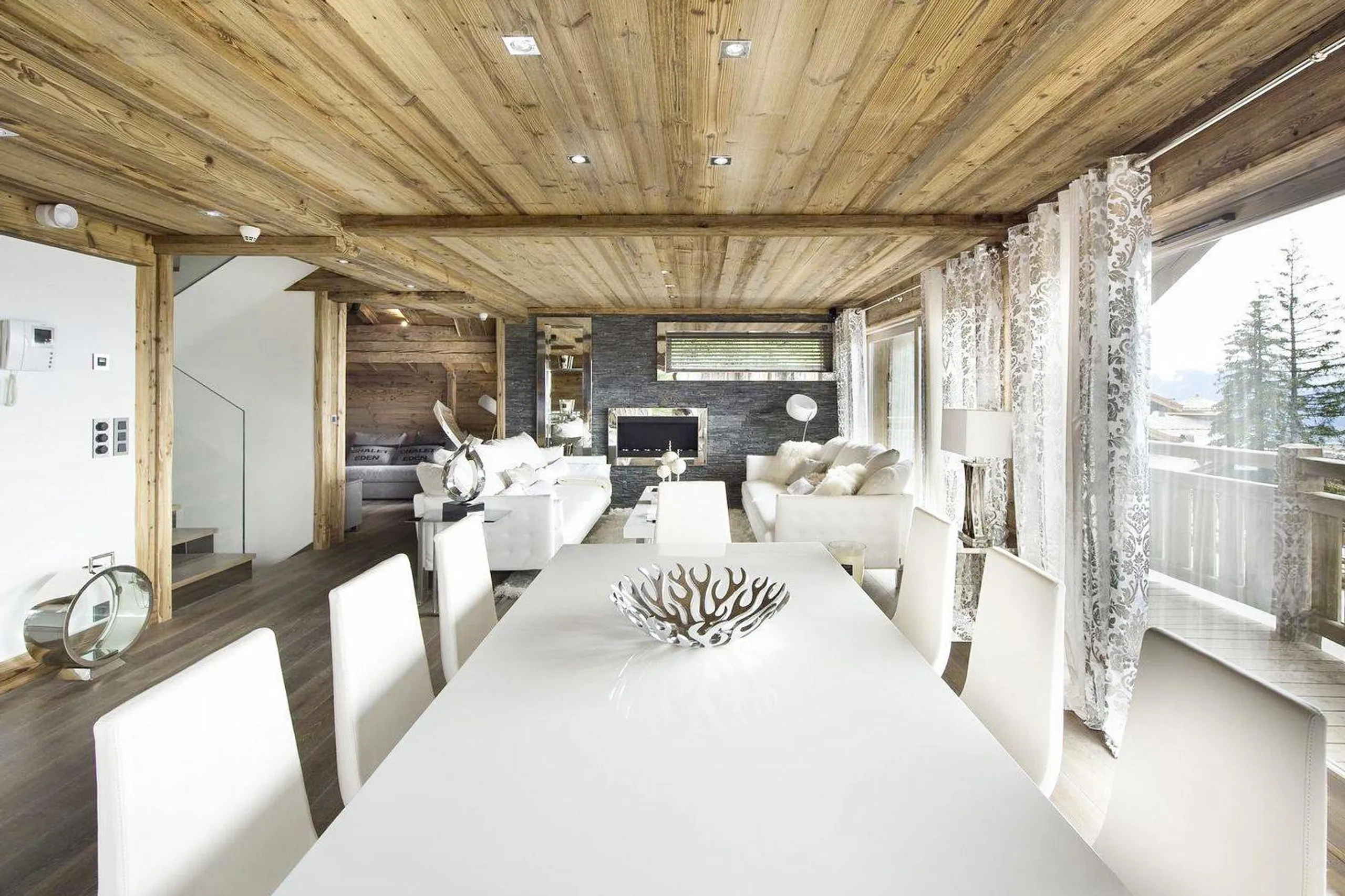 Radiant Alpine Villa with Private Pool and Breath-taking Mountain Views — photograph 6