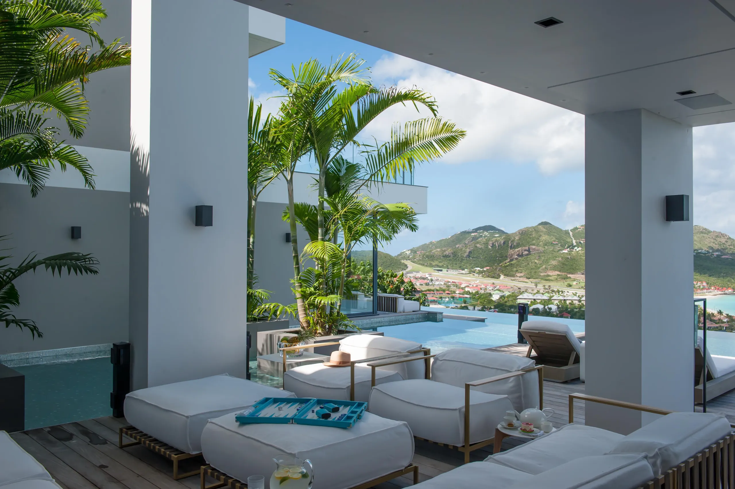 Contemporary Architectural St Jean Estate with Infinity Pool and Amazing Views — photograph 9