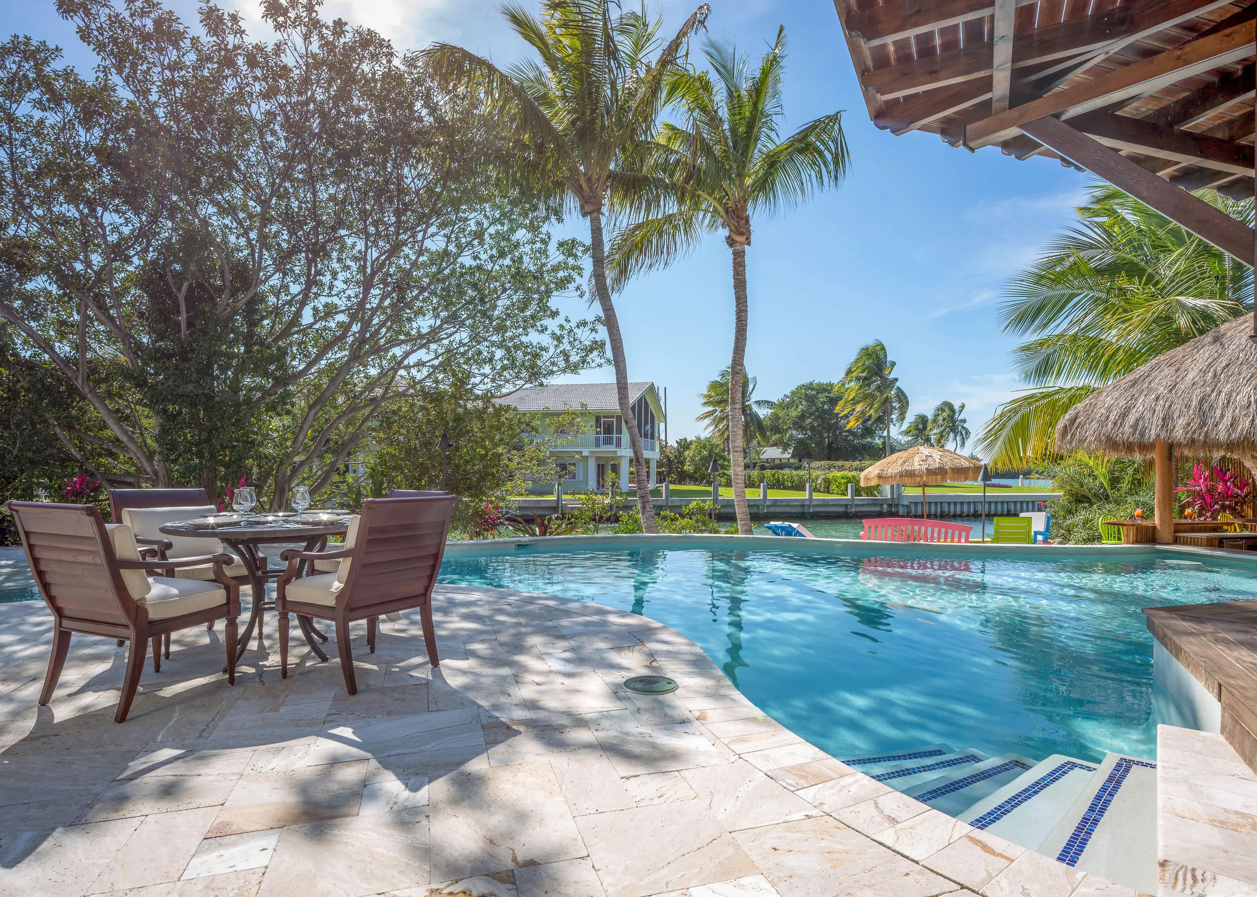 Florida Keys Oceanfront Luxury Villa with Tiki Pool and Many Amenities — photograph 4