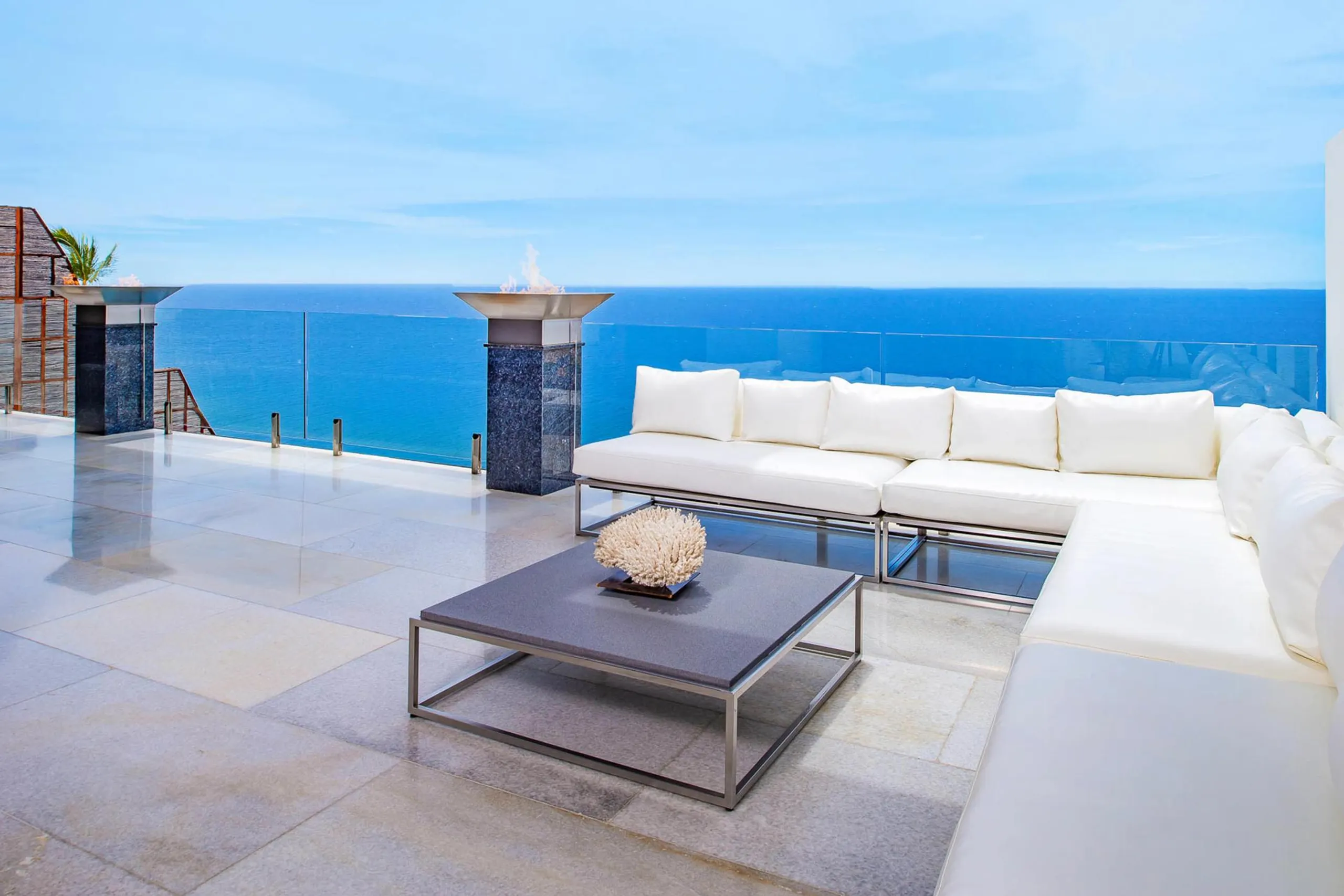 Contemporary Hillside Pedregal Estate with Infinity Pool and Ocean Views — photograph 12