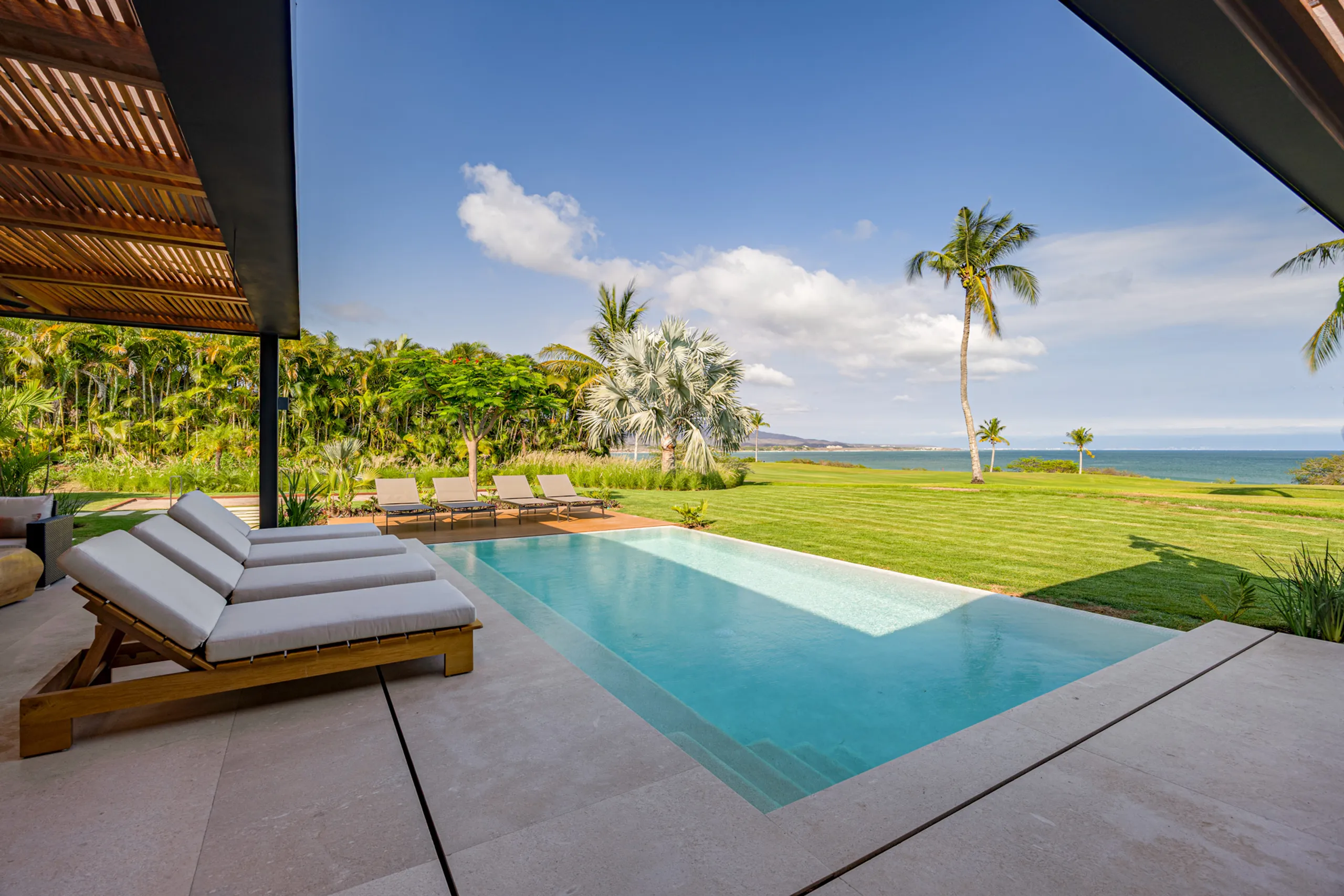 5-Bedroom Villa with in Lagos del Mar with Sunset Views, Pool & Golf Access — photograph 3