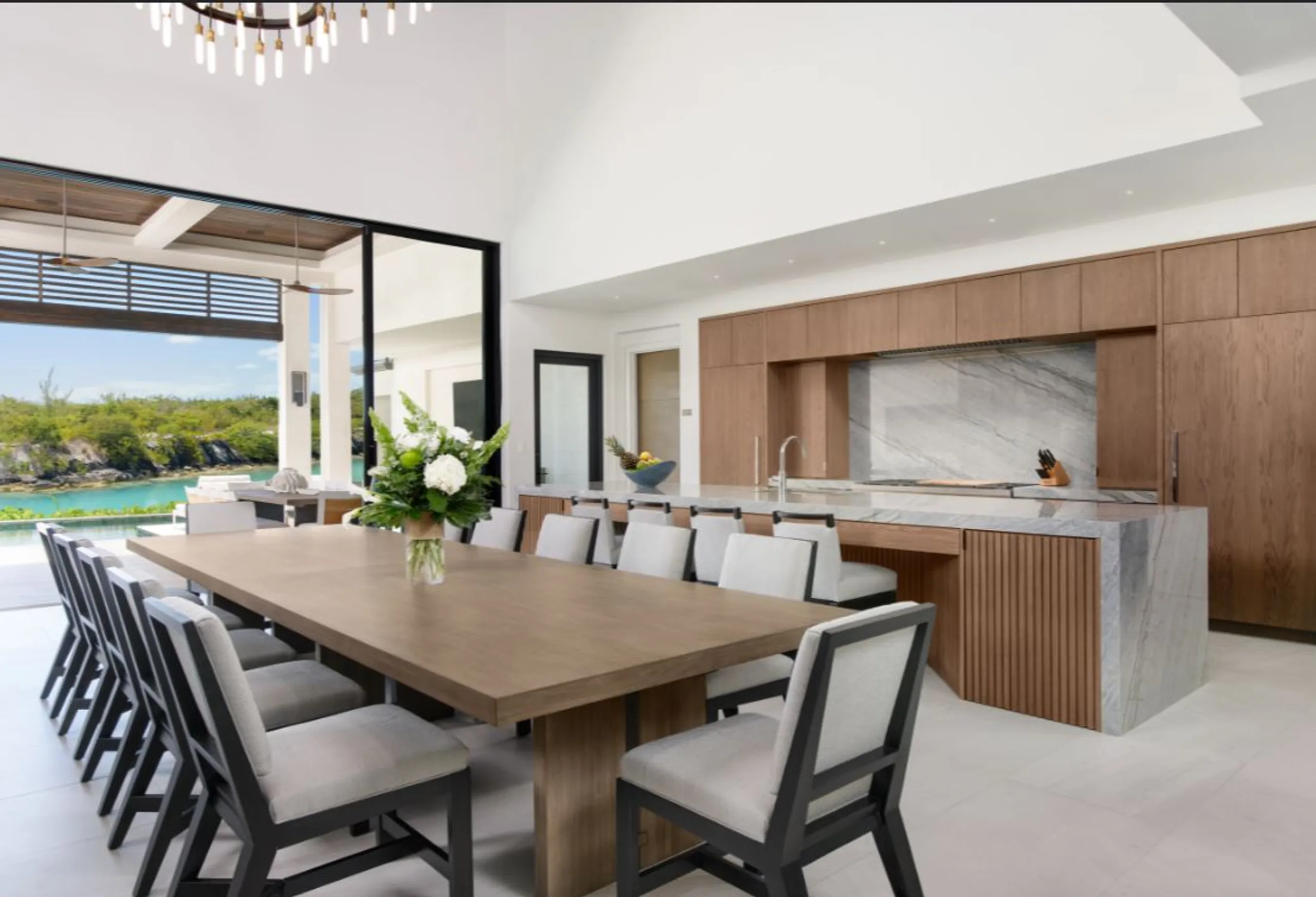 Elegant 7-Bedroom Villa with Infinity Pool, and Stunning Canal Views — photograph 9
