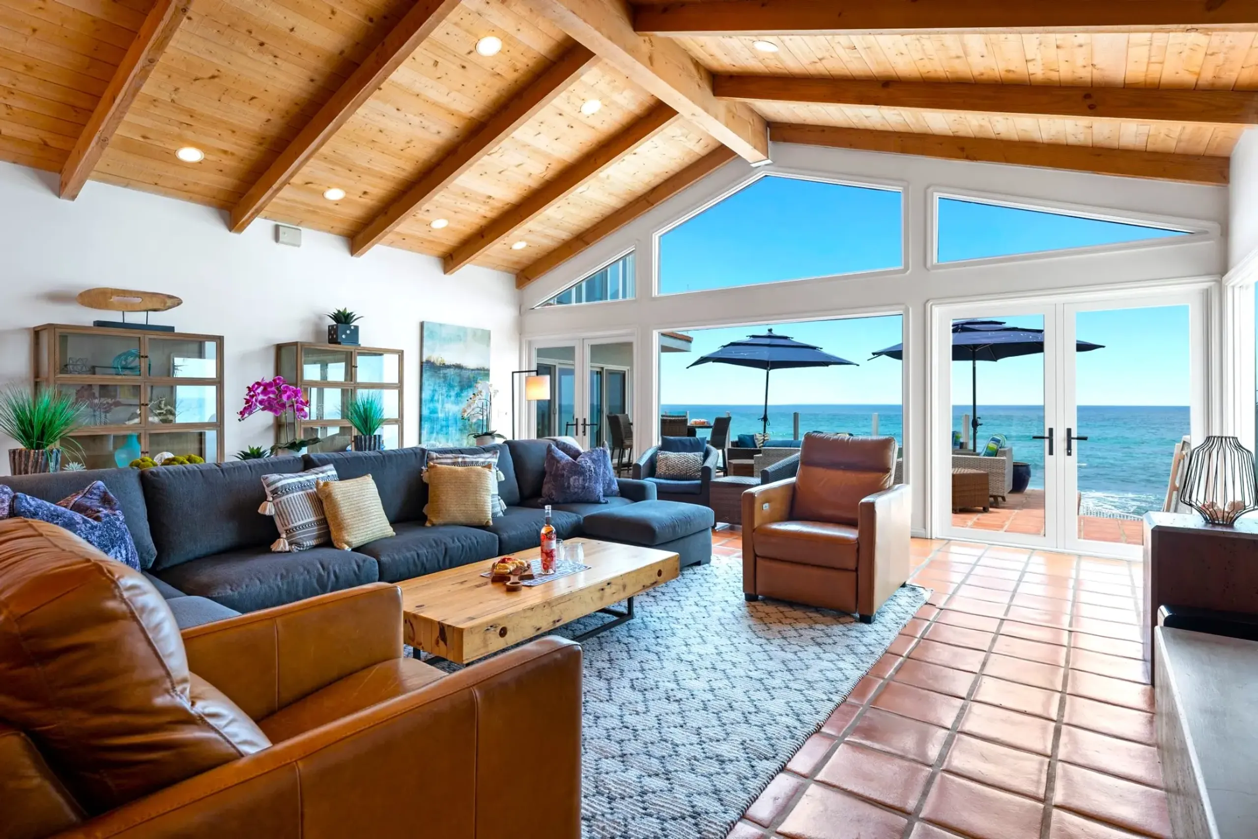 Refreshing 5 Bedroom Villa with Private Pool and Beach Views — photograph 8
