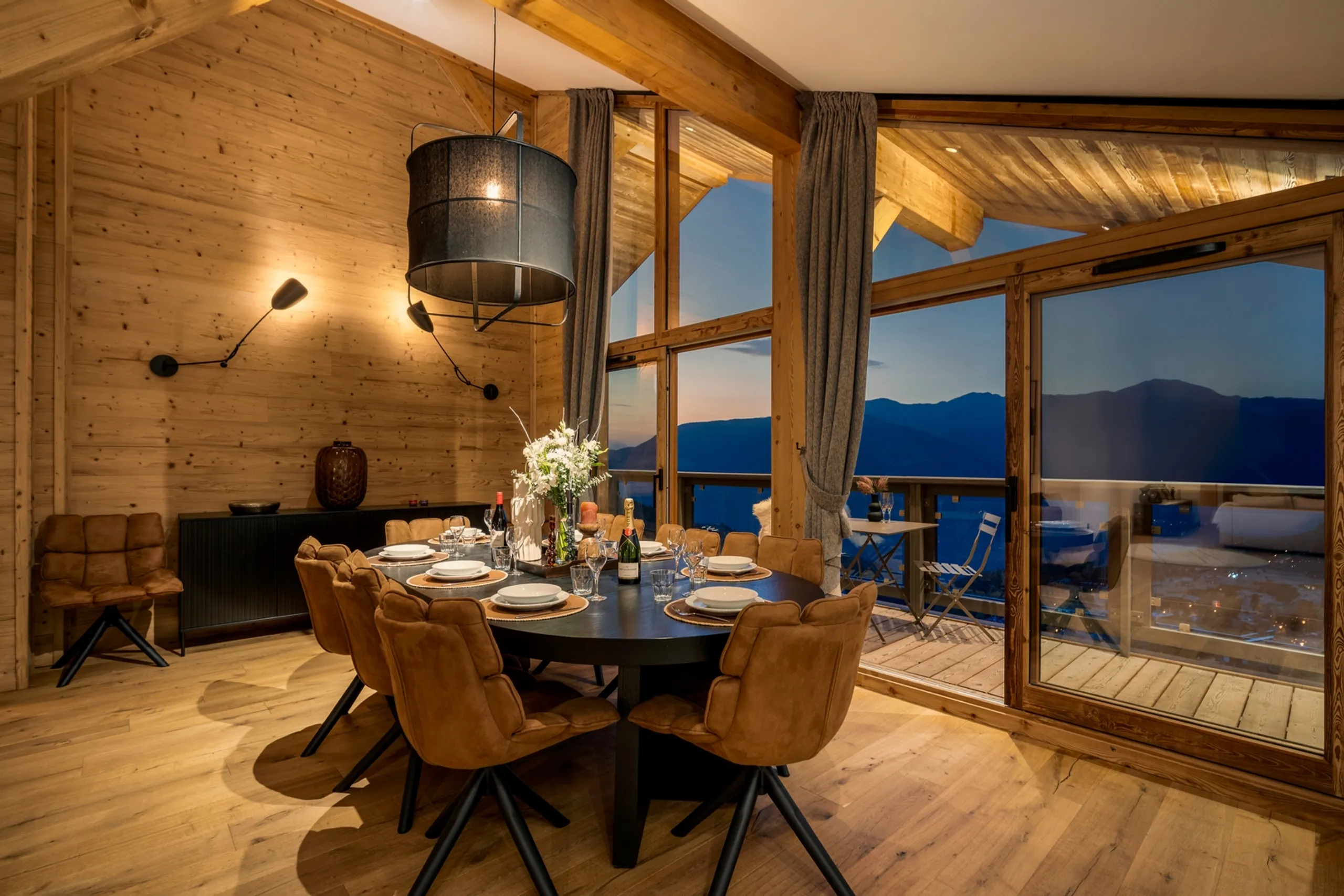 Courchevel Penthouse: Luxe 4-Room Escape with Mountain Views — photograph 4