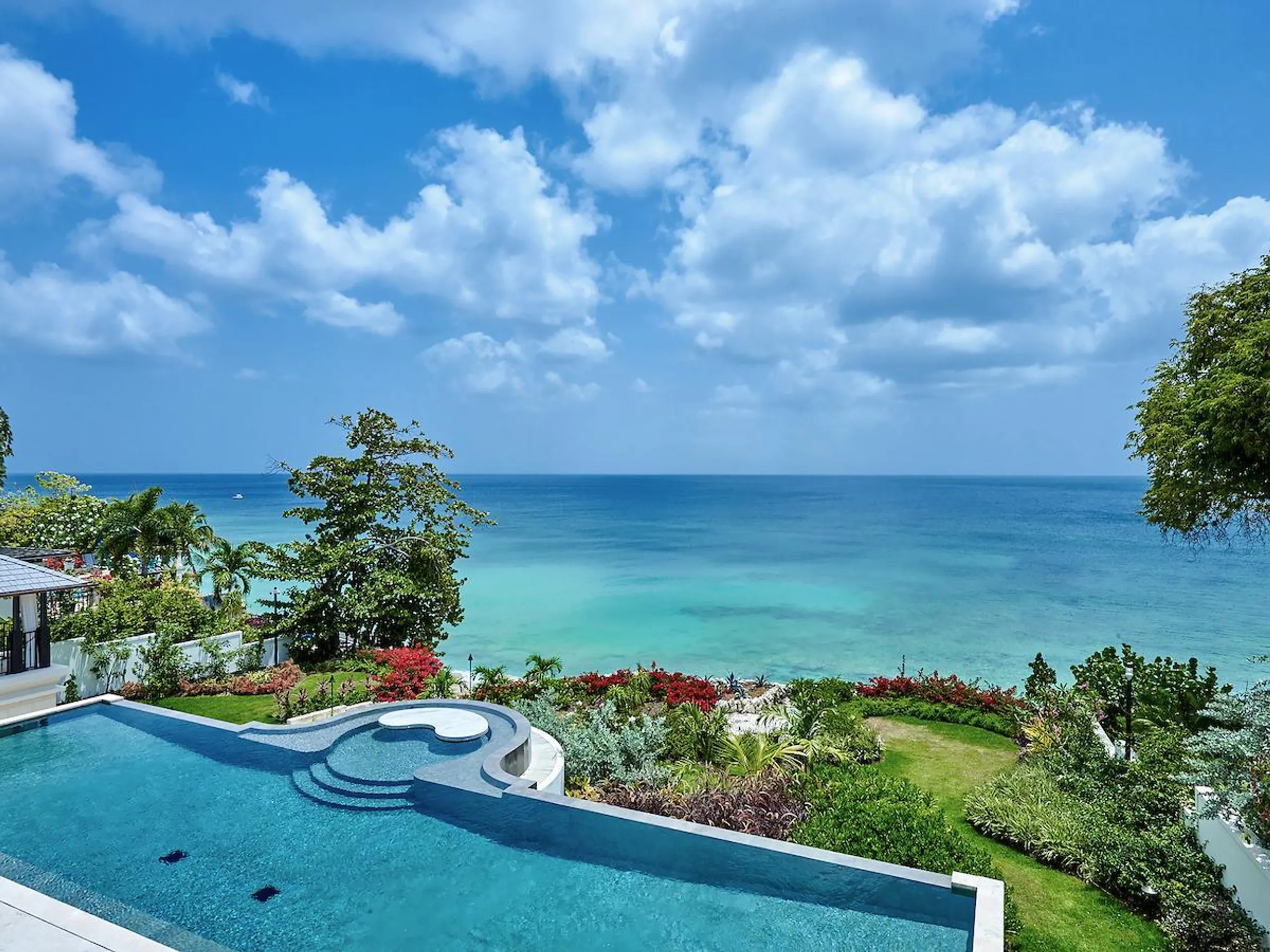 Elegant St James Ocean View Villa with Infinity Pool — photograph 5