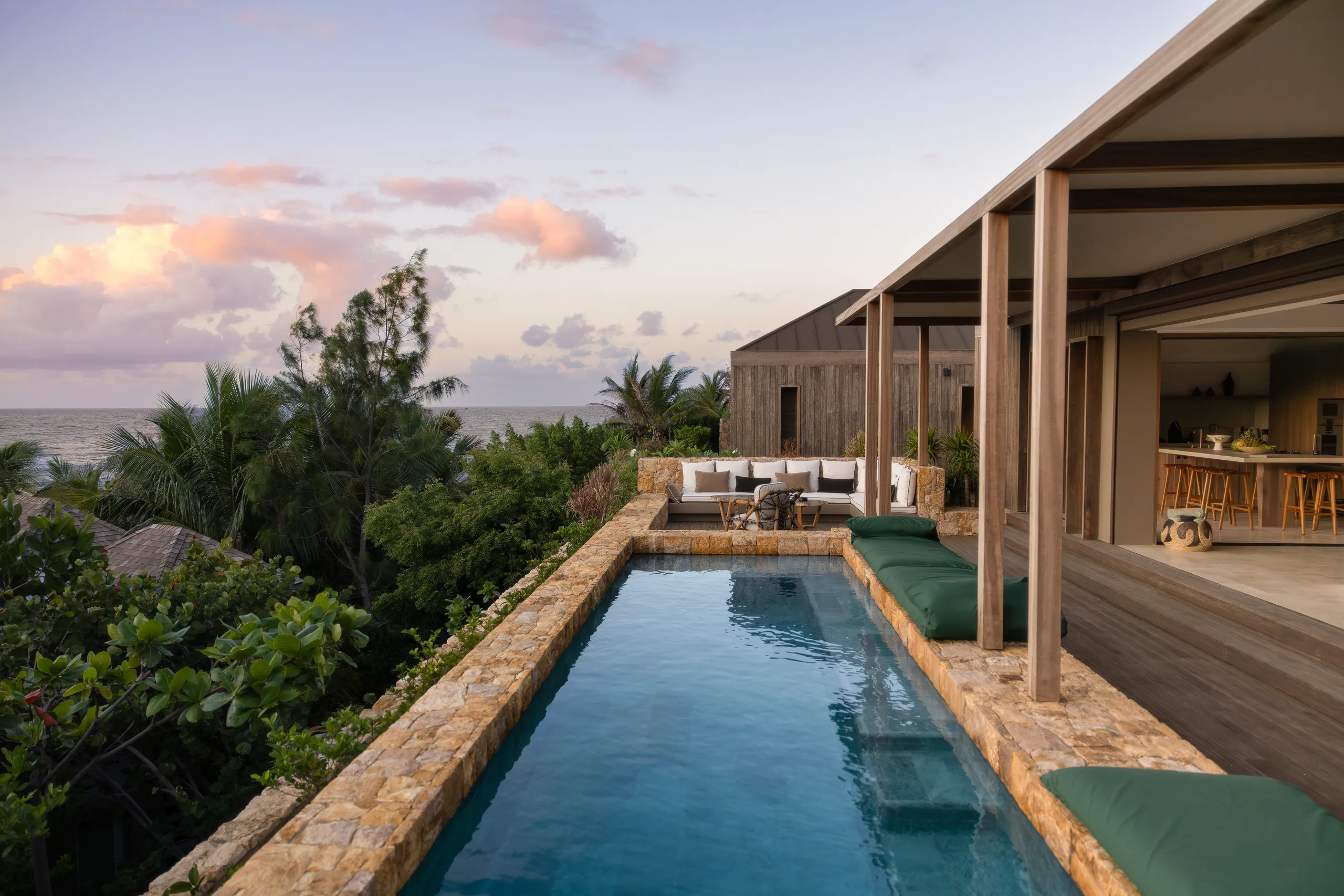 Impeccably Designed Villa Private Pool, Garden, Open Living & Coastal Views — photograph 3