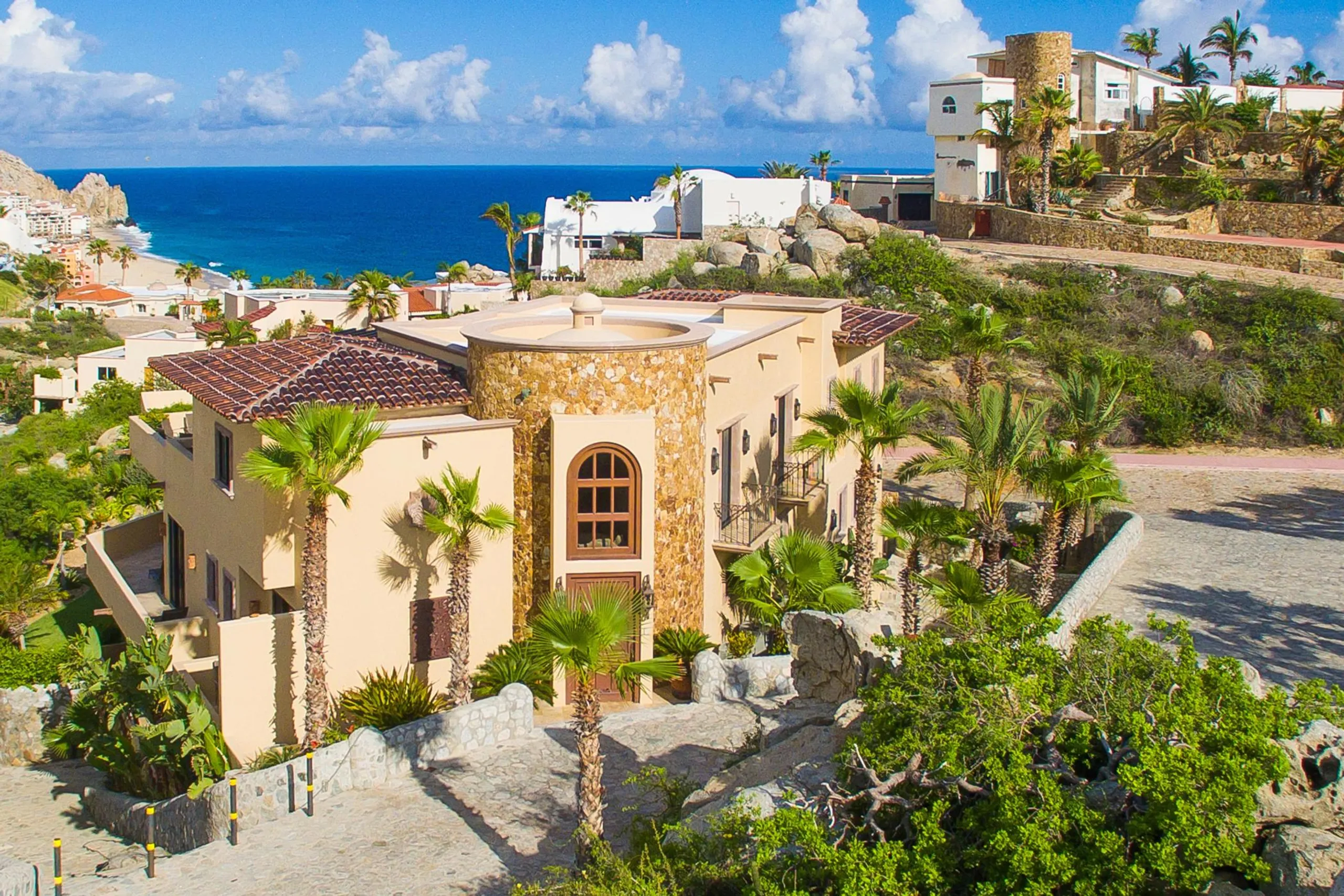 Pedregal New Construction Luxury Estate with Infinity Pool, Hot Tub and Sweeping Views — photograph 5