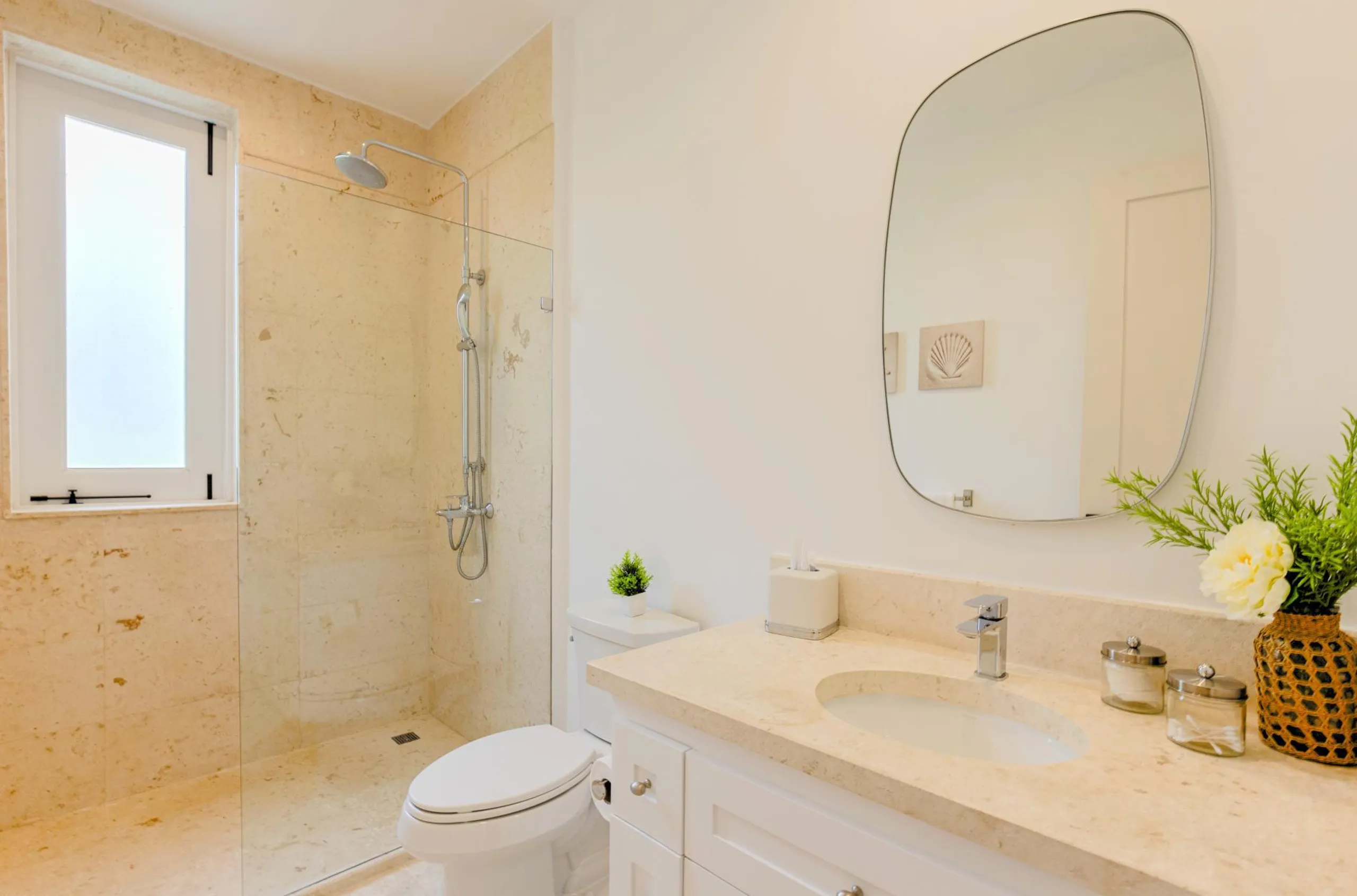 Exquisitely Furnished Villa with Private Pool, Green Meadows and Golf Courses — photograph 9