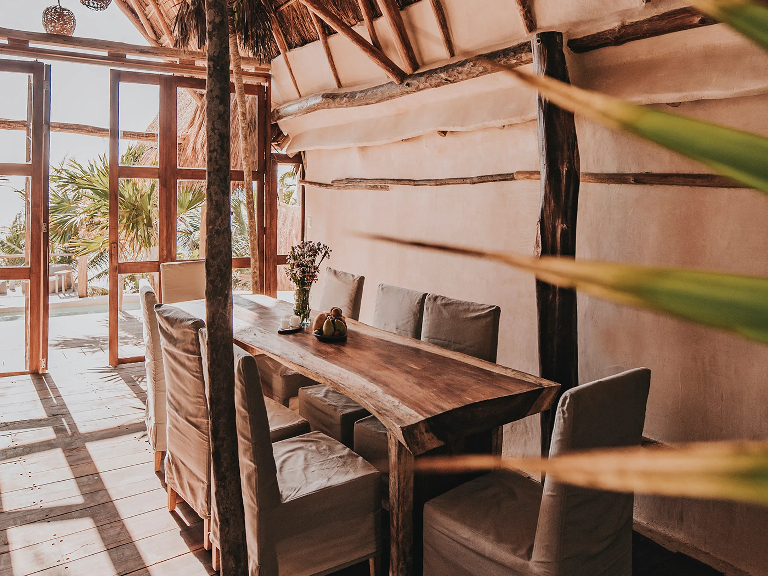 Resplendent Seaview Villa with Walks to Beach — photograph 4