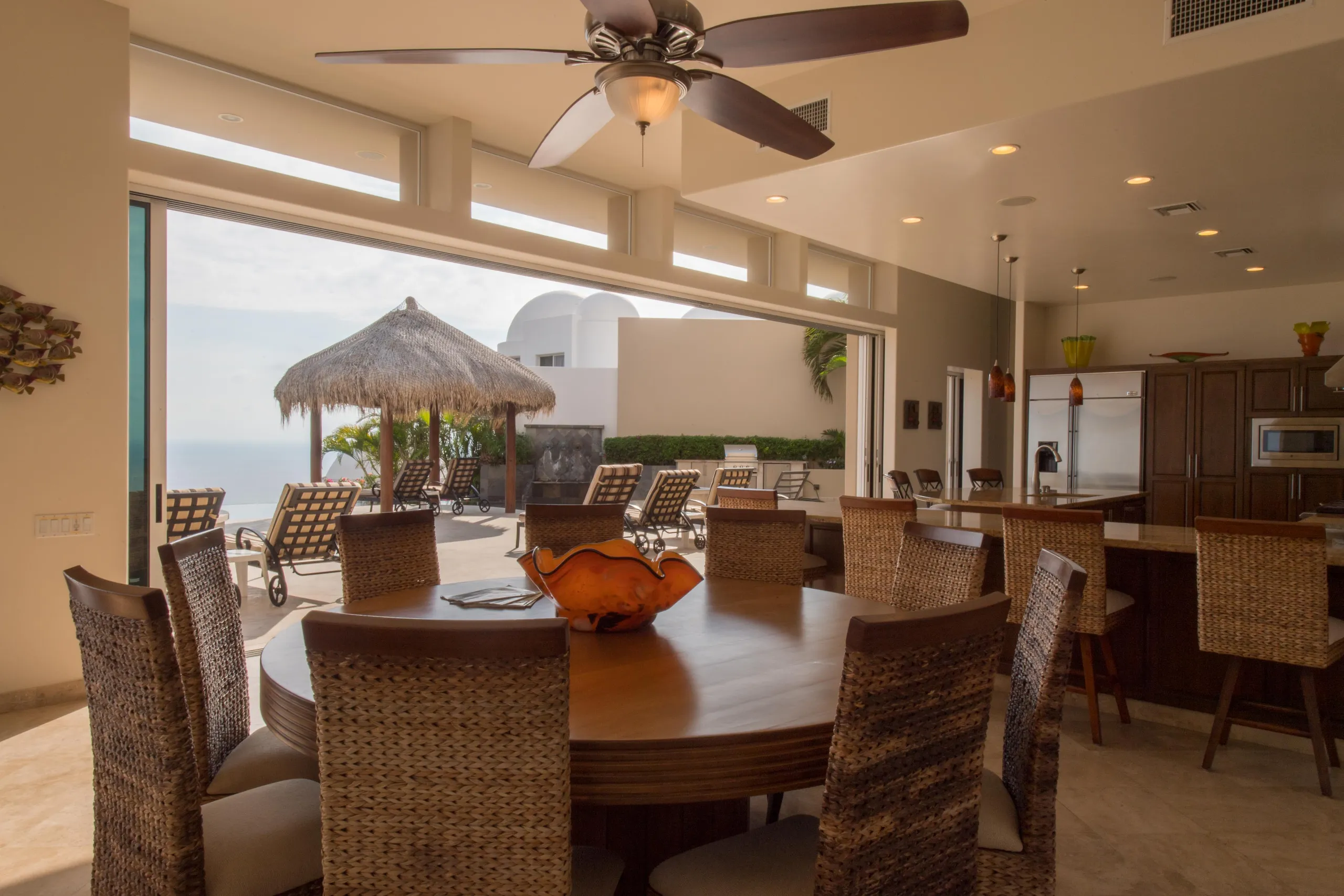 7BR Pedregal Villa with Ocean Views, Theater & Infinity Pool — photograph 12