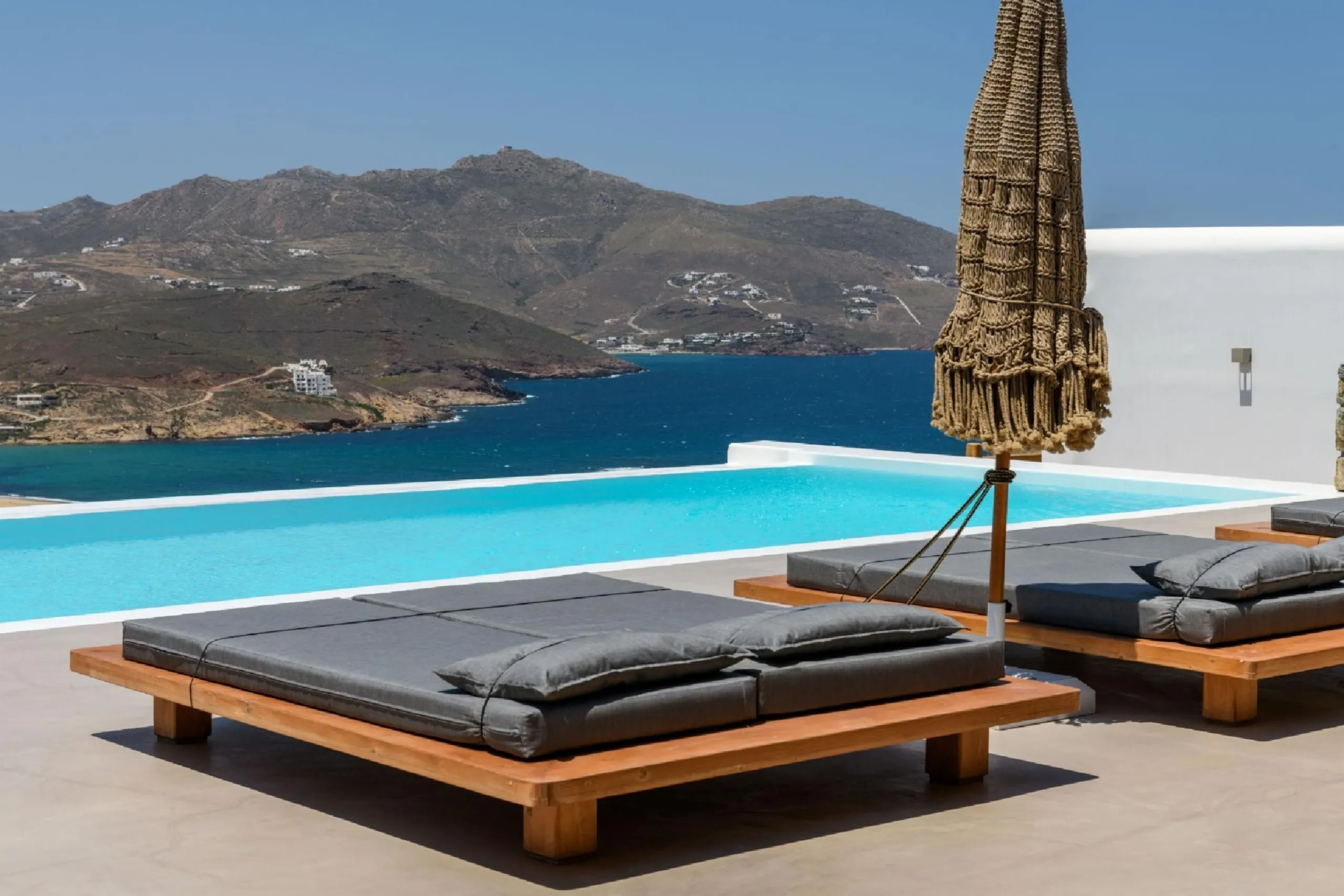 Mykonos Greek Style Villa with Stunning Sea Views — photograph 3