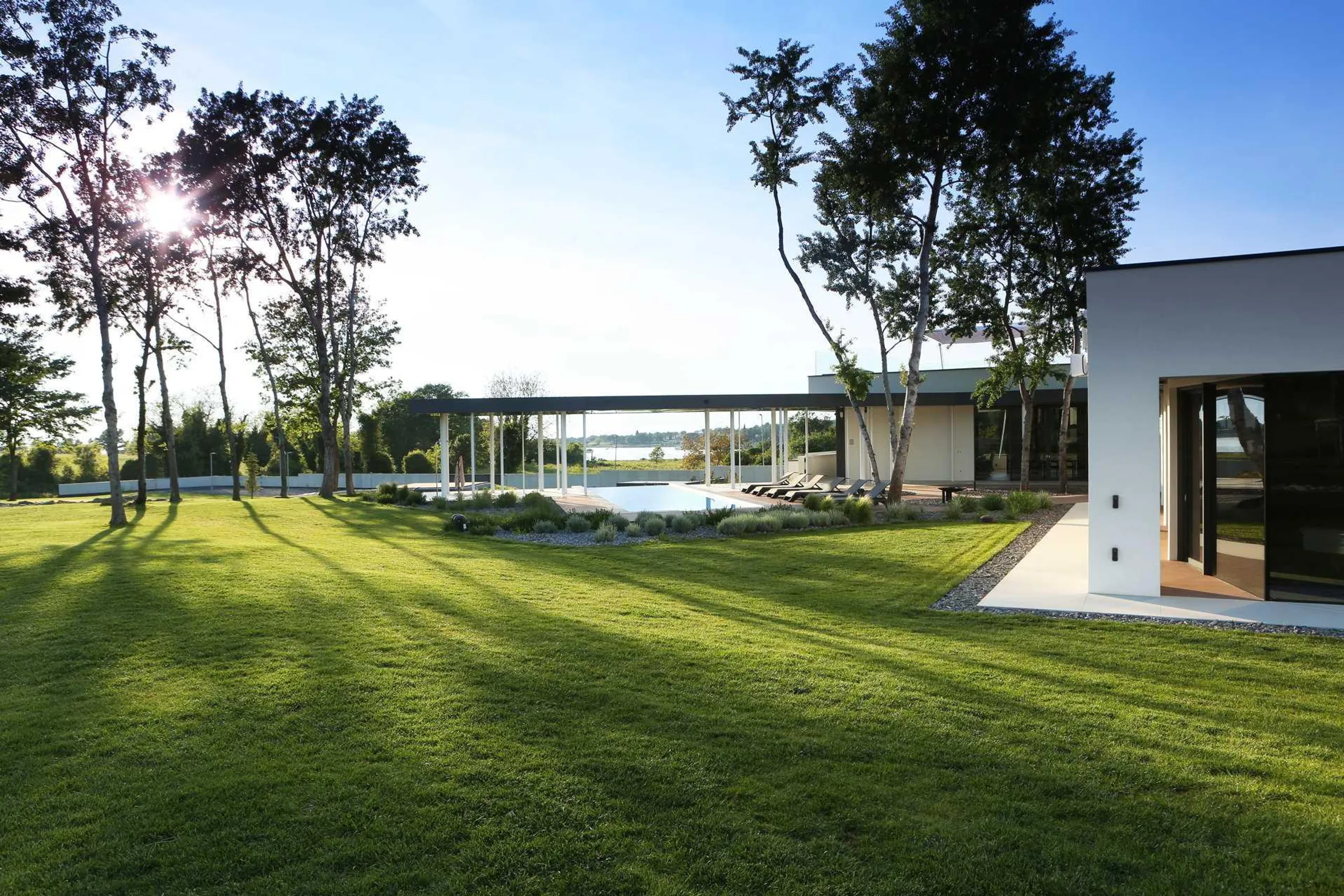 Exquisite Styled Villa with Private Pool, Gym and Sauna, Ovigrad