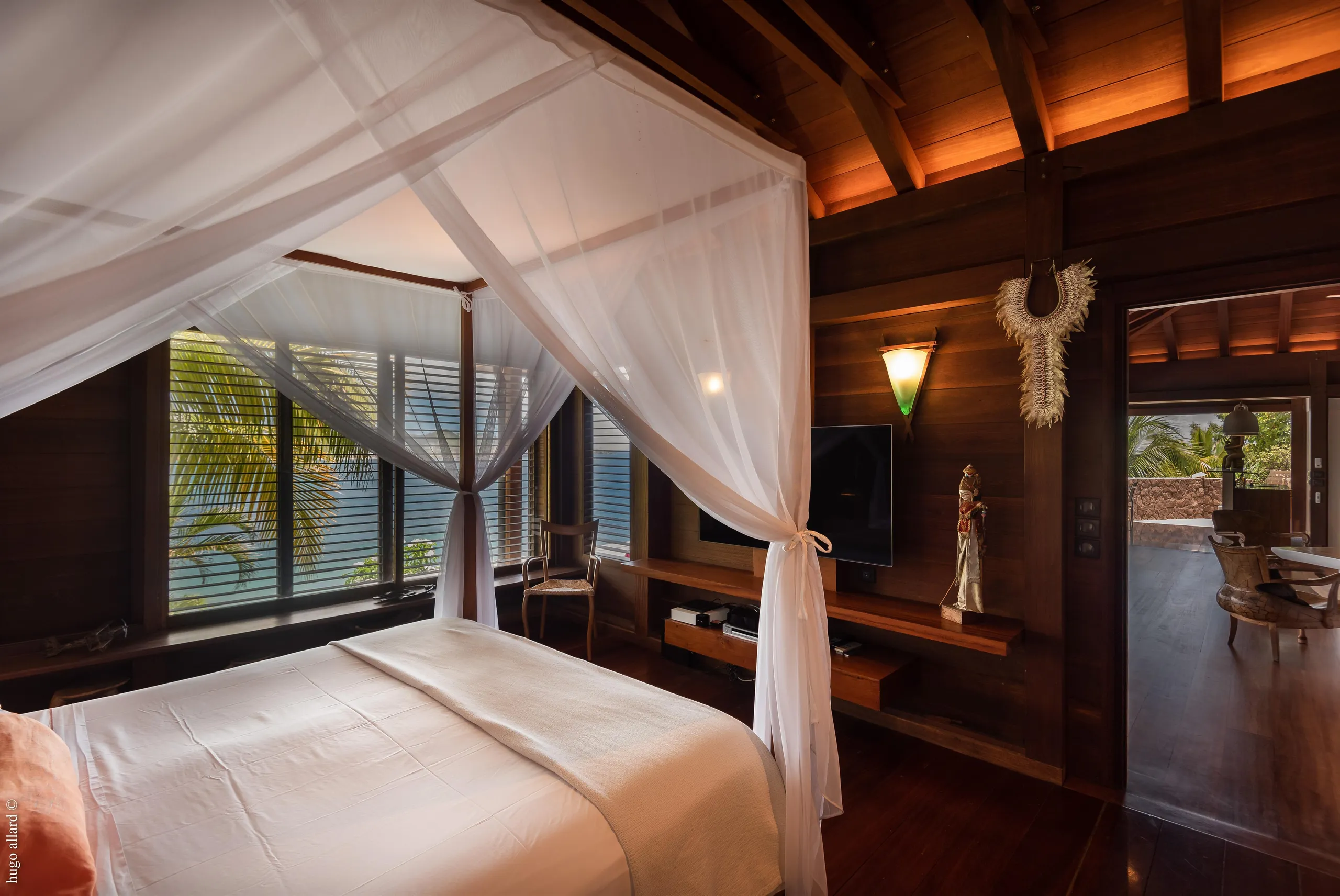 Rejuvenating Seaside Villa with Private Pool and Walks to Beach — photograph 9
