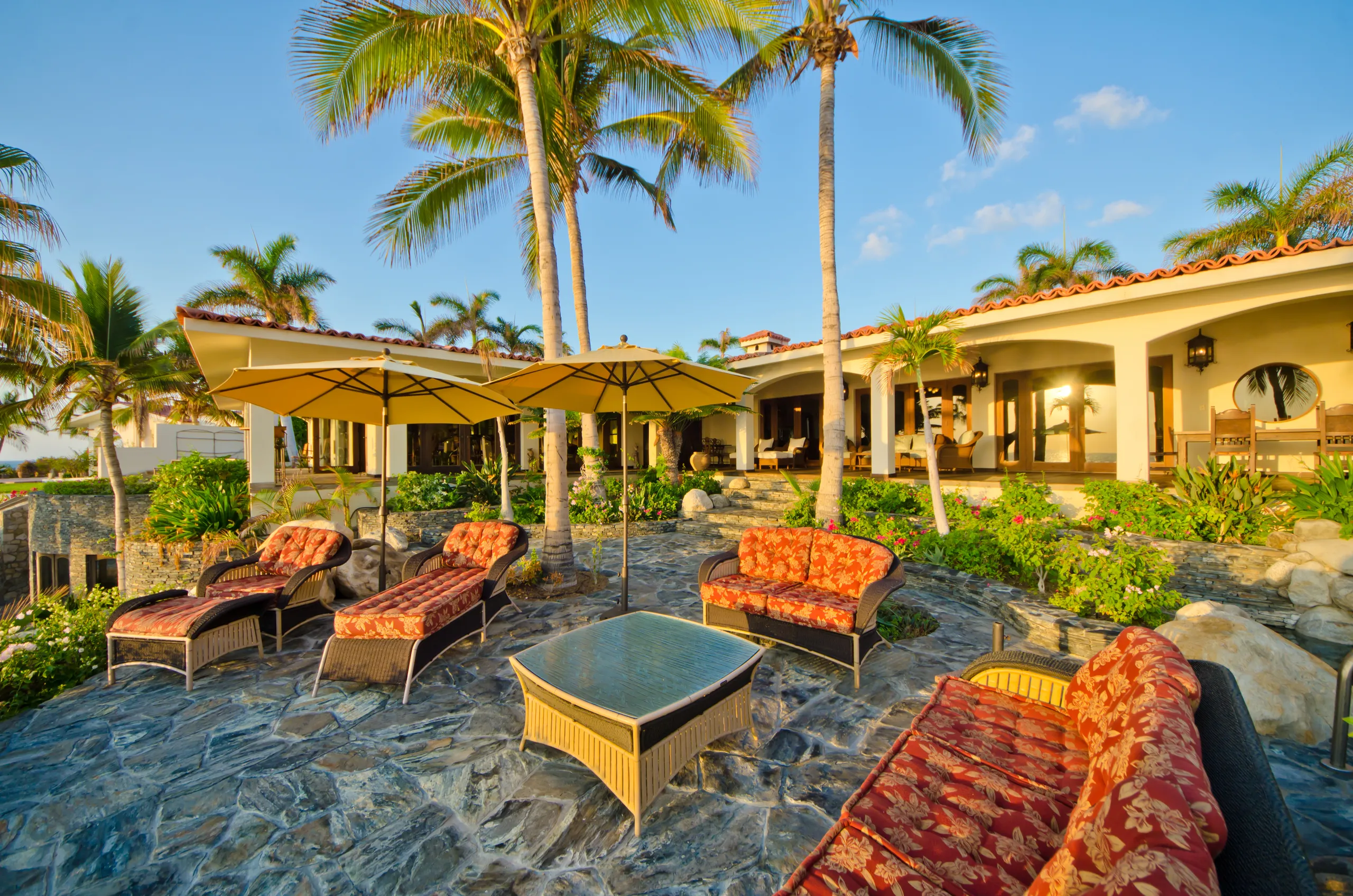 Stunning Beach Front Luxe Estate with Infinity Pool and Panoramic Ocean Villas — photograph 3