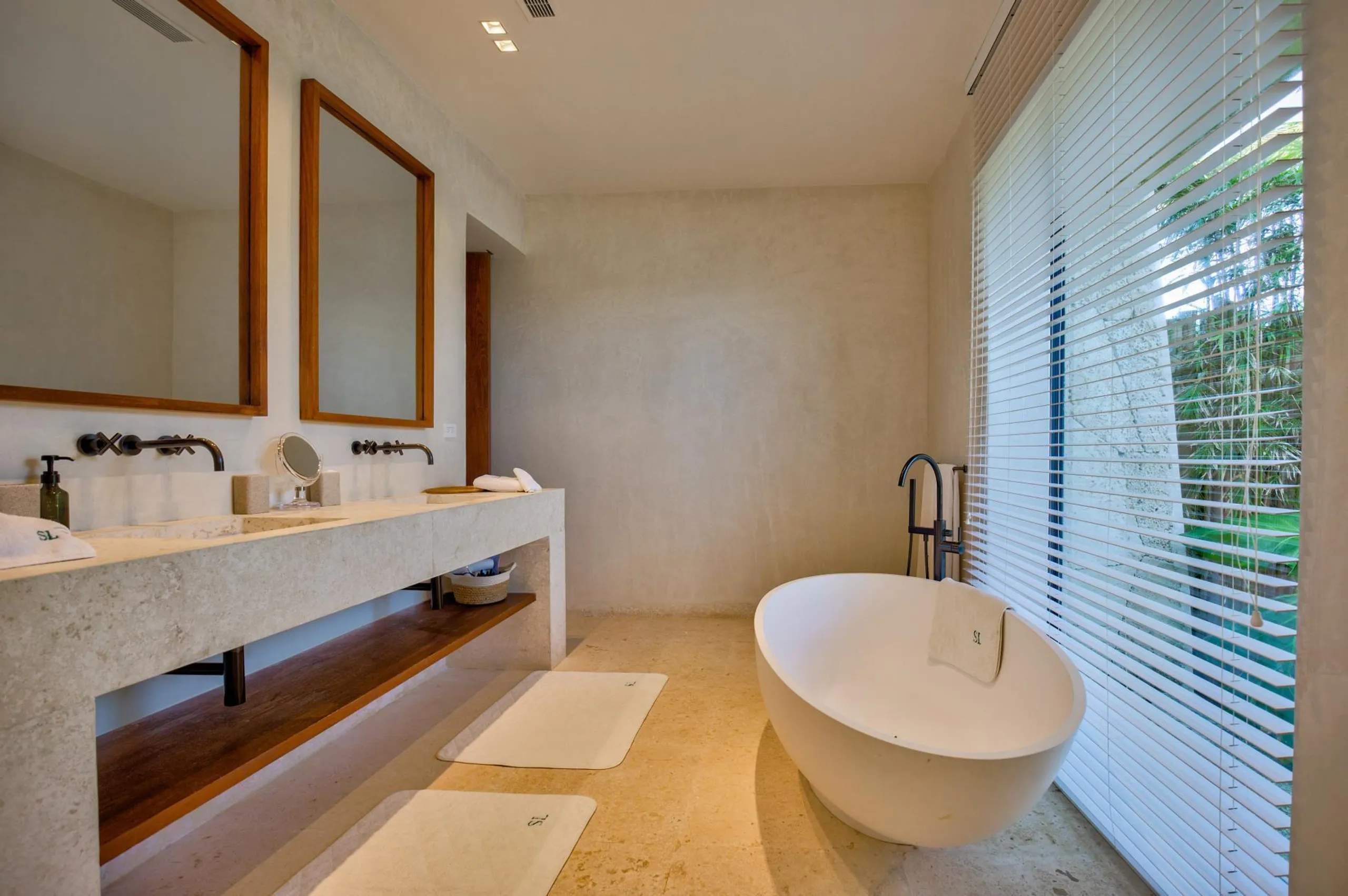 Exquisite Villa with Private Pool Overlooking the 10th Hole of Corales Golf Course — photograph 12