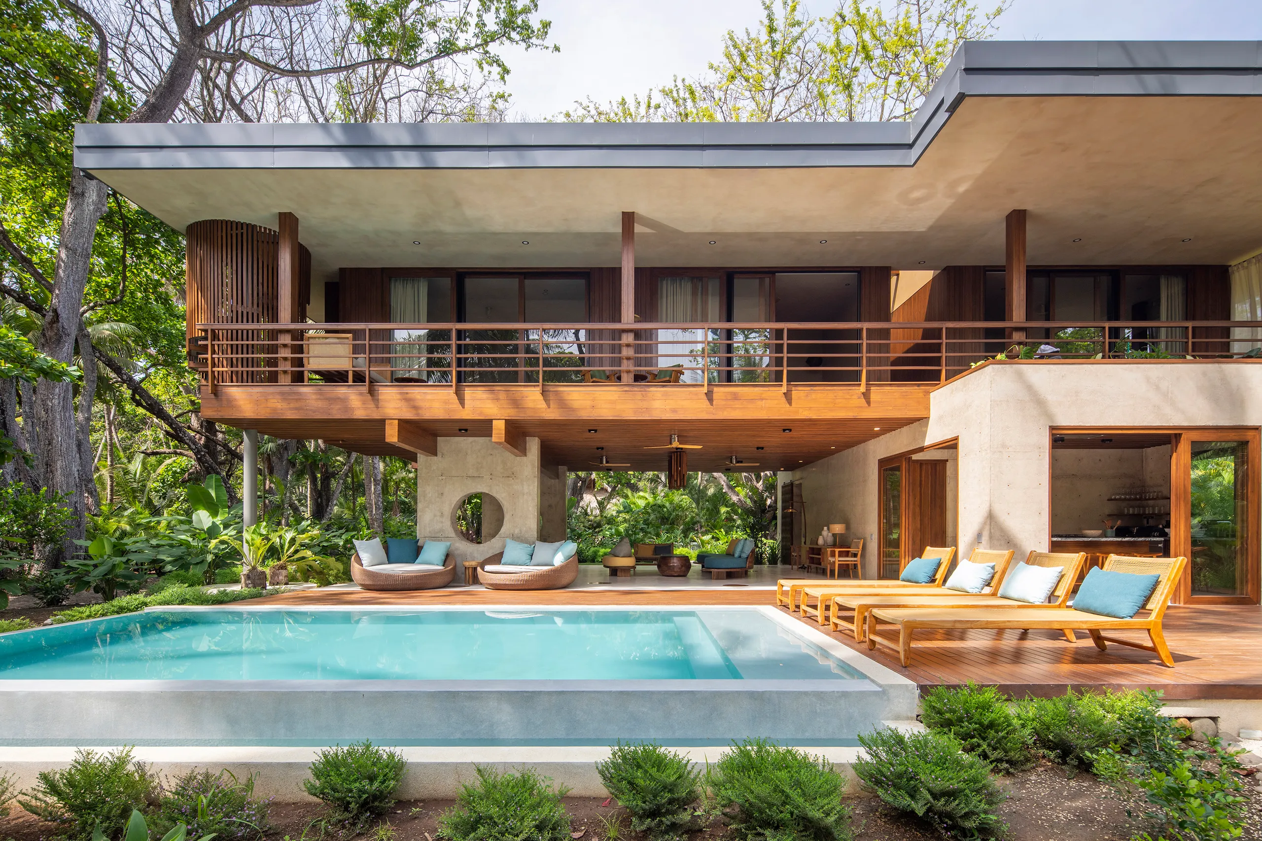 Tropical Beachfront Twin Villas with Private Pool, Beach Access and Jungle Views — photograph 2