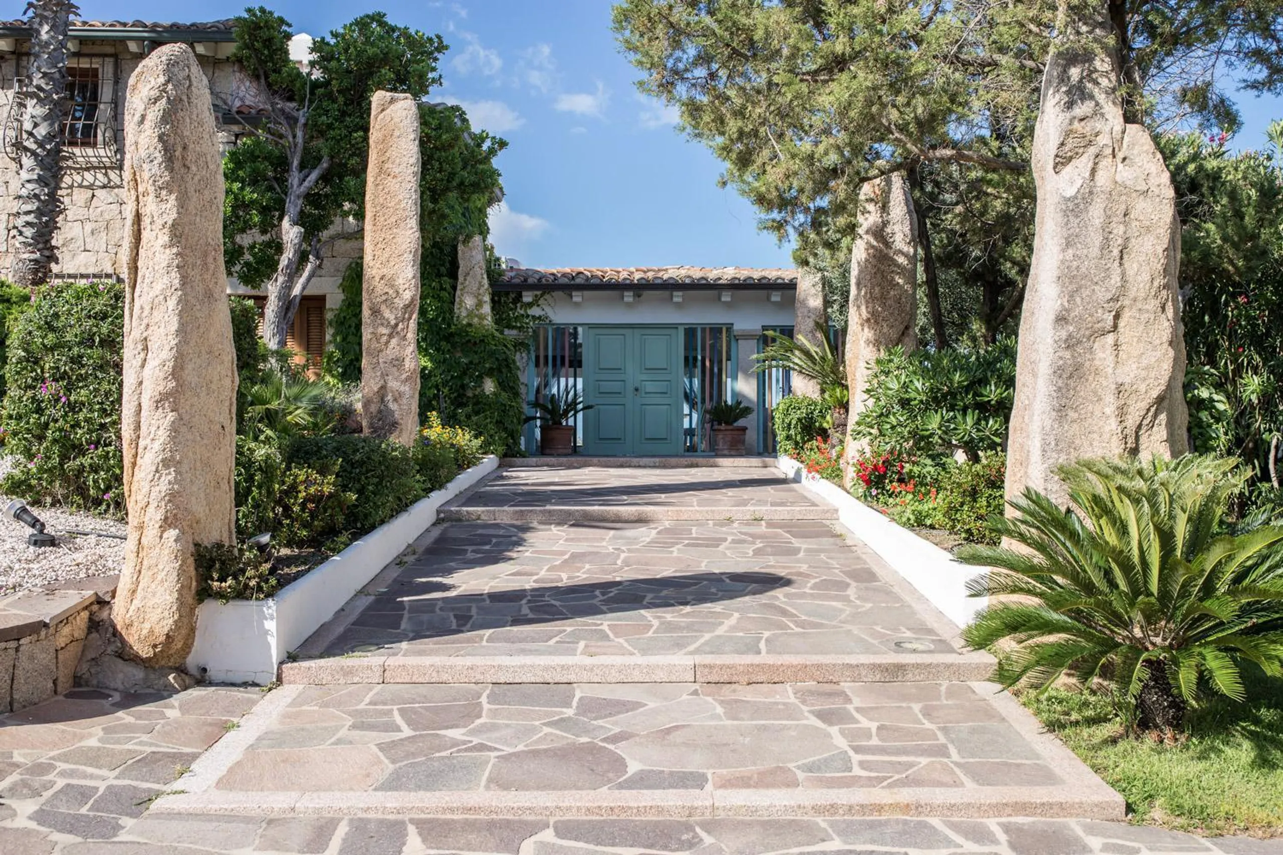 Charming Beachfront Villa With Breathtaking Views — photograph 12