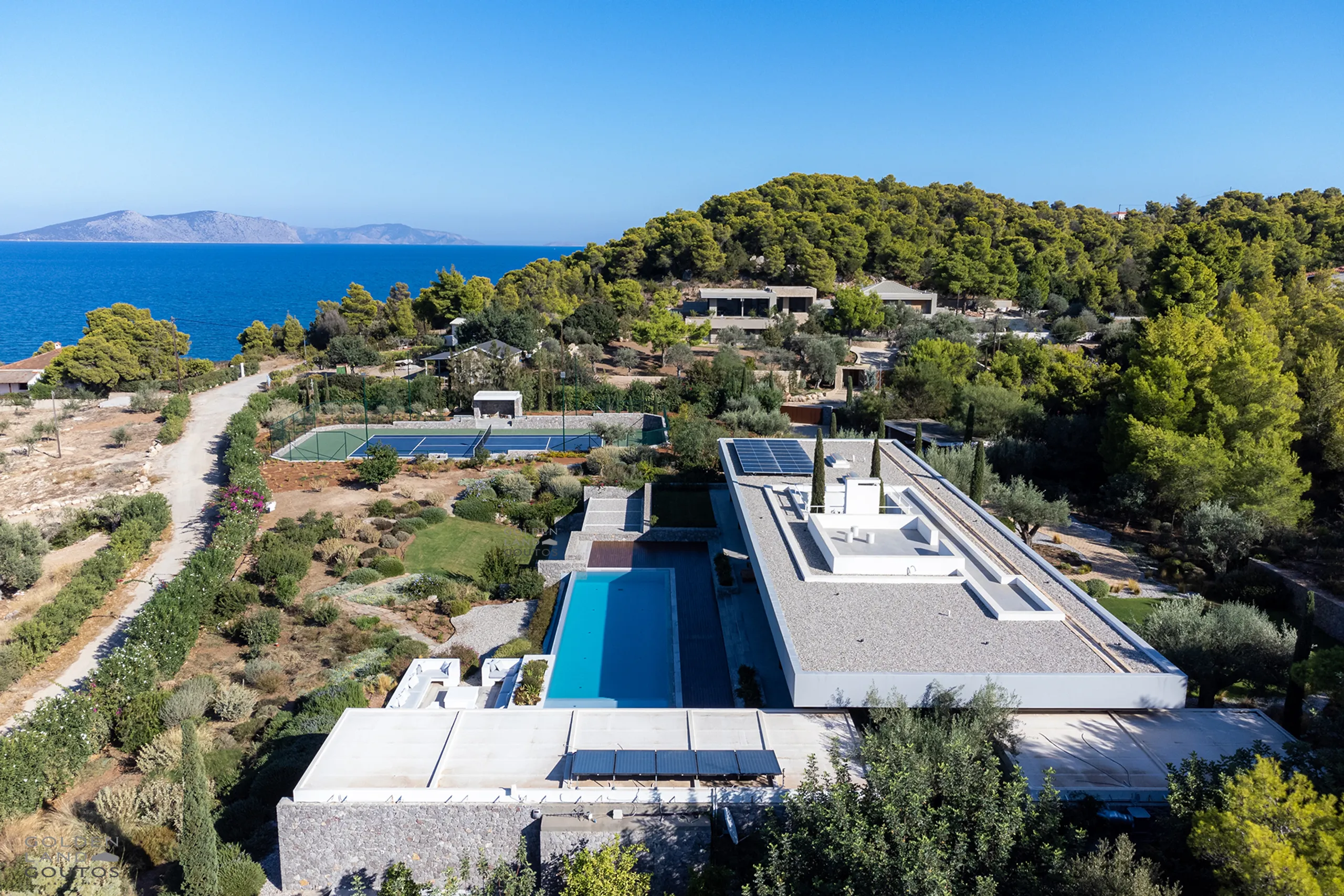 Sensational New-Built Villa with Infinity Pool, Unique Architectural Design and Exceptional Sea View — photograph 4