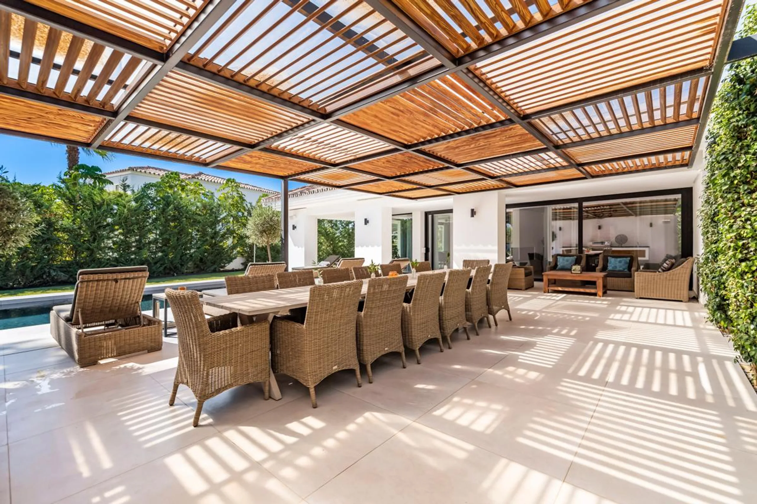 Stunning Scandinavian-Inspired Villa with Spacious Living Areas, Pool, and Valley Views in Puerto Banus — photograph 9