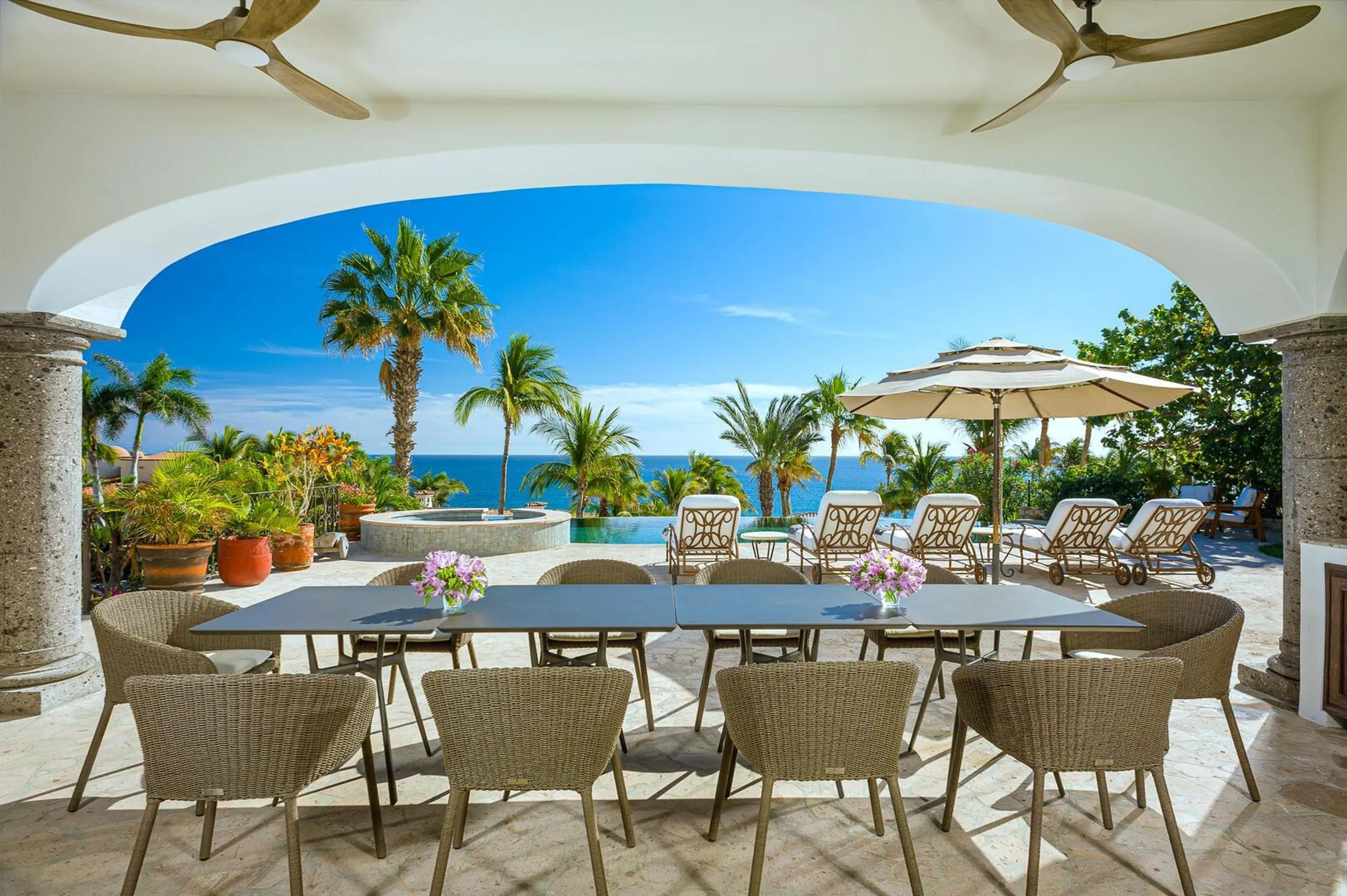 Sleek Villa Haven in Palmilla Caleta with Infinity Pool and Spectacular Sea of Cortez Vistas — photograph 9