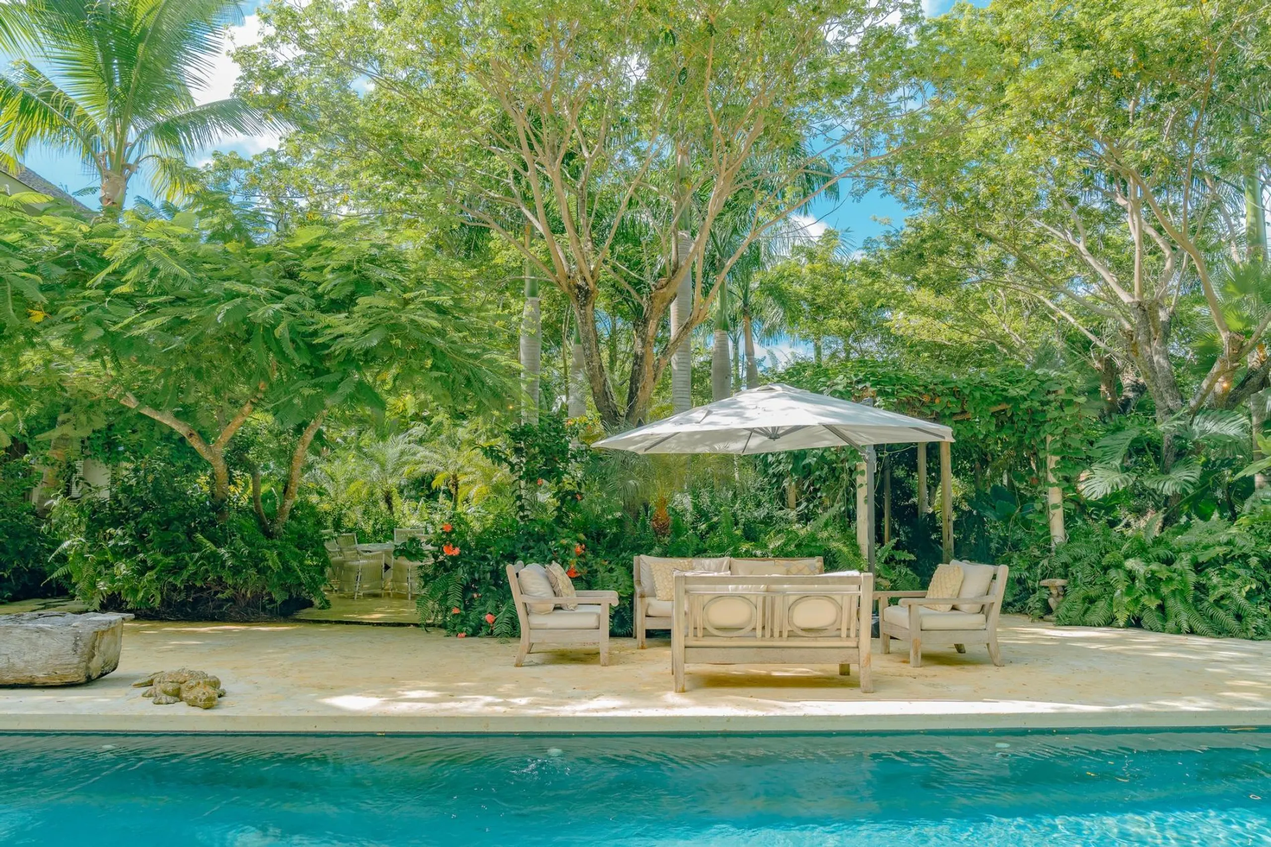 Radiant Higuey Retreat with Invigorating Pool — photograph 11