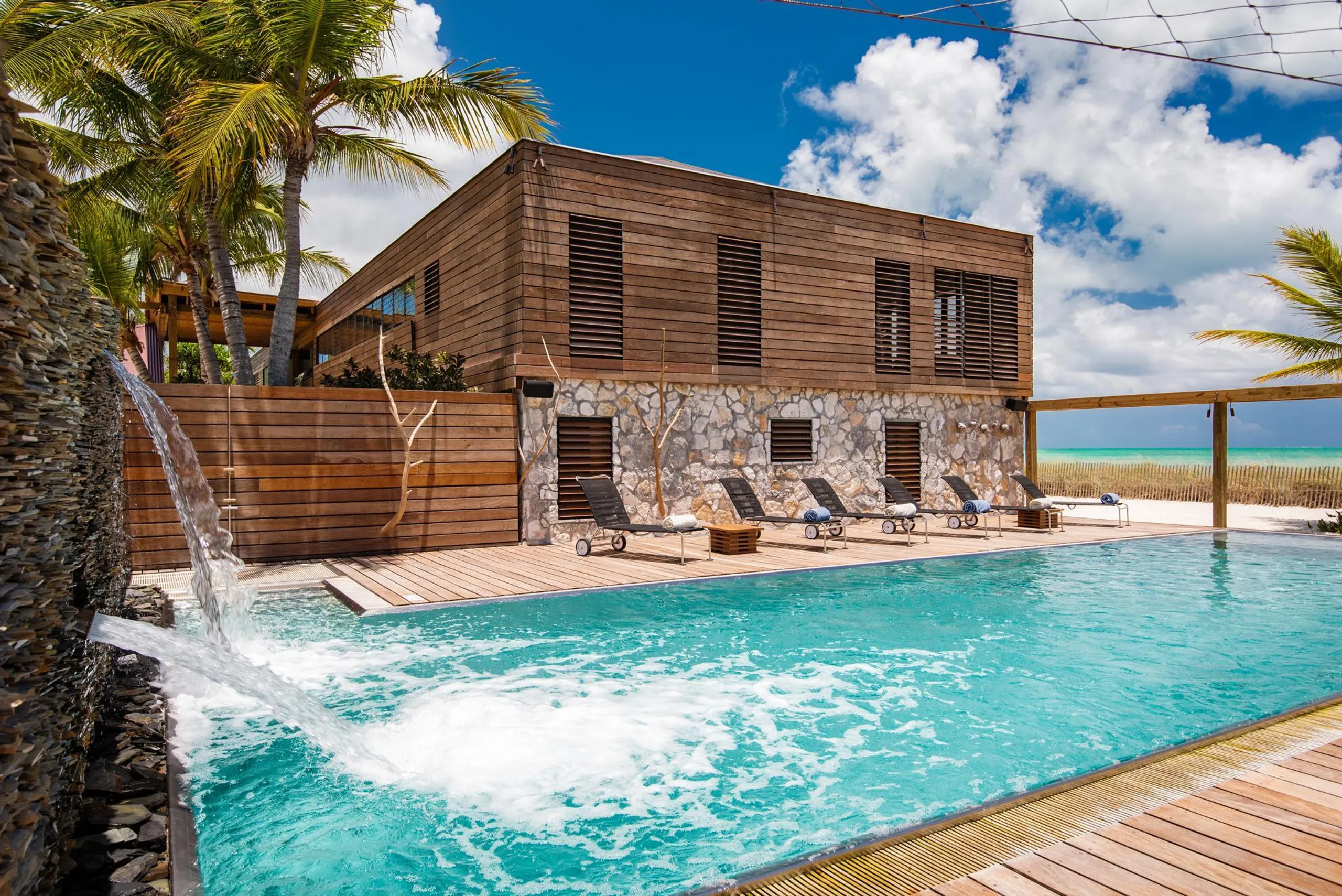 Thompson Cove Retreat: Contemporary Villa with Private Pool — photograph 2