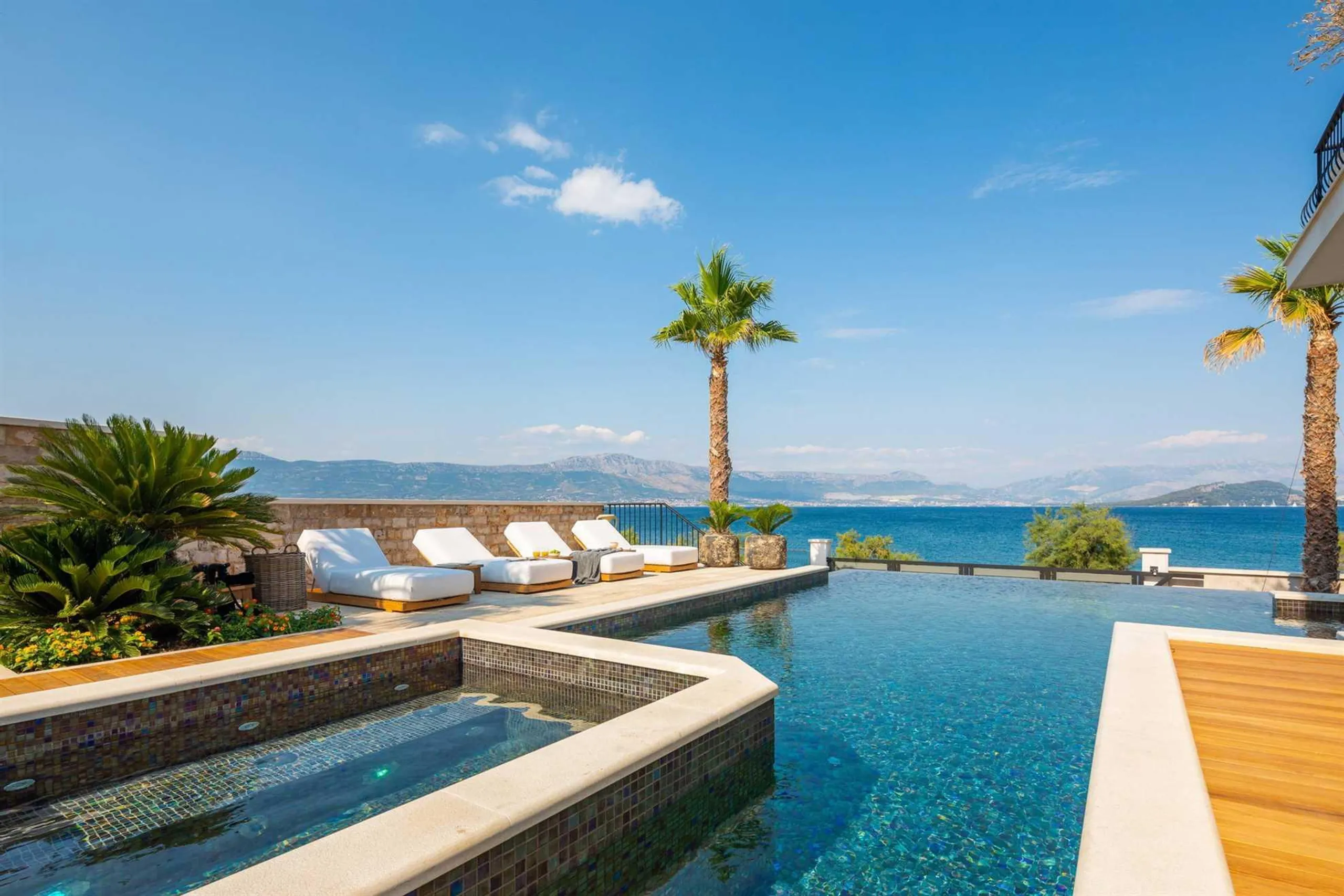 Fantastic Villa with Private Pool Overlooking the Adriatic in Slatine — photograph 3