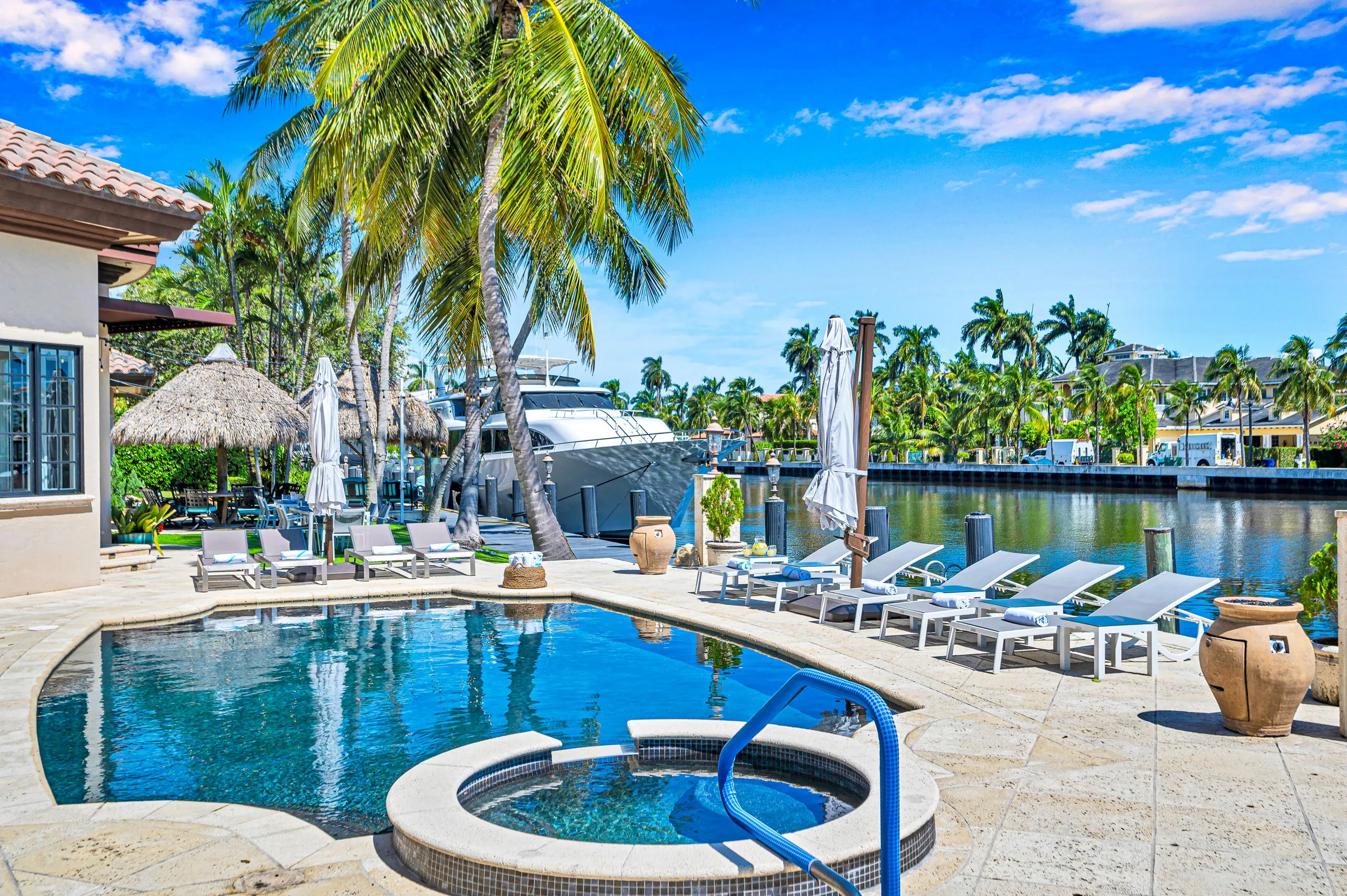 Majestic Waterfront Villa with Heated Pool, Canal View & Access — photograph 8
