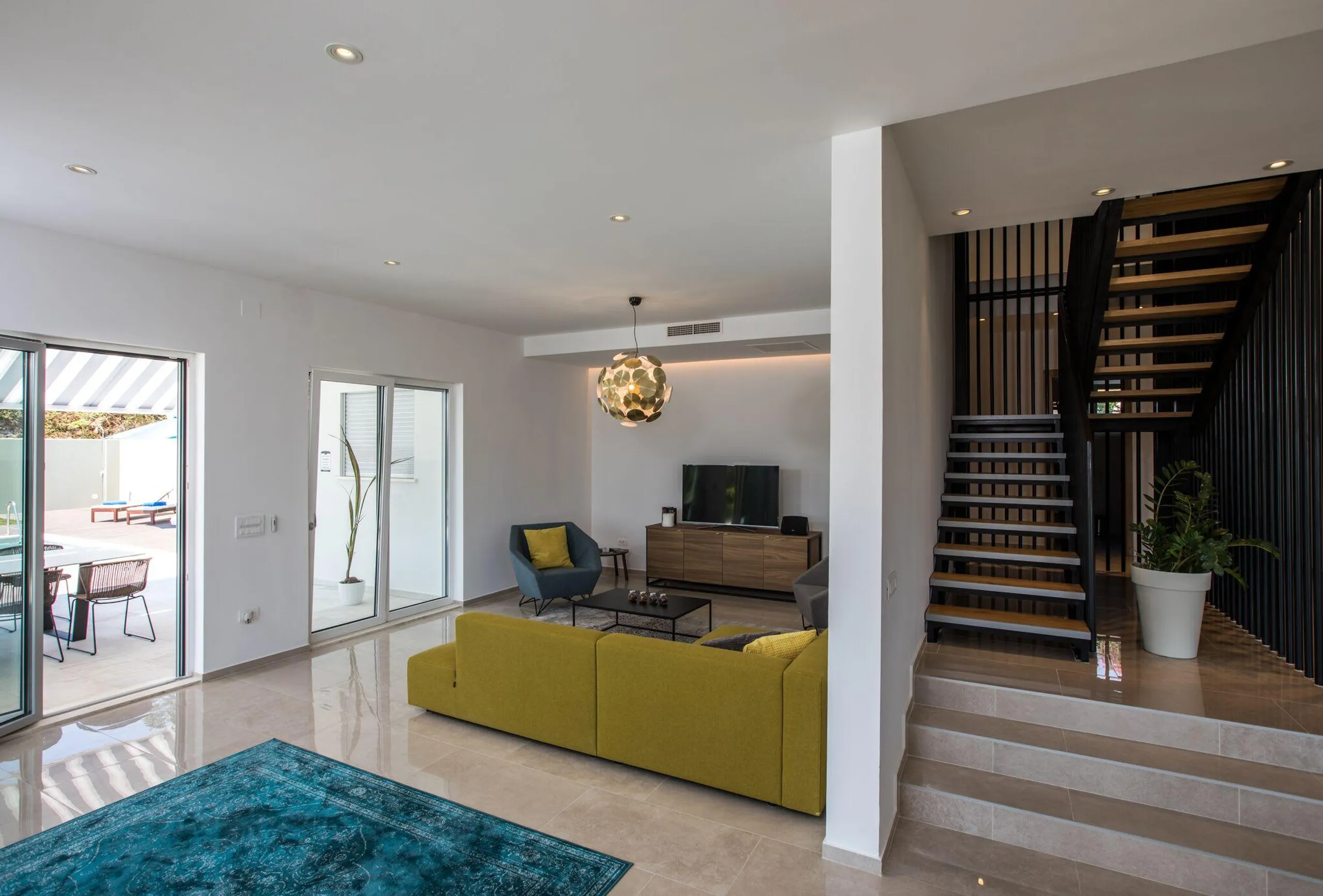 Refined Orašac Retreat with Pool and Mediterranean Gardens — photograph 8