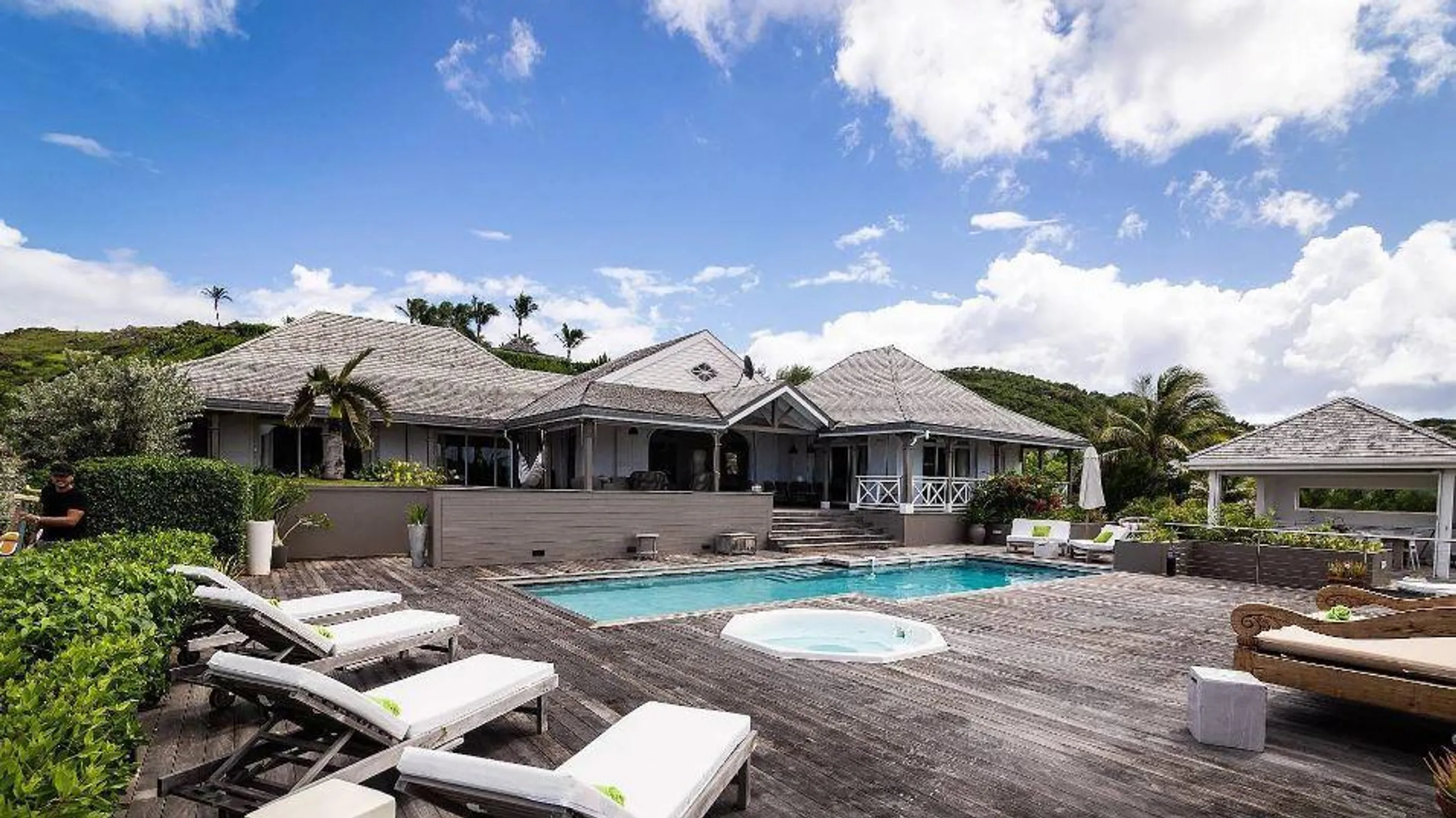 Majestic Seaside Villa with Private Pool and Hot Tub, Petit Cul de Sac