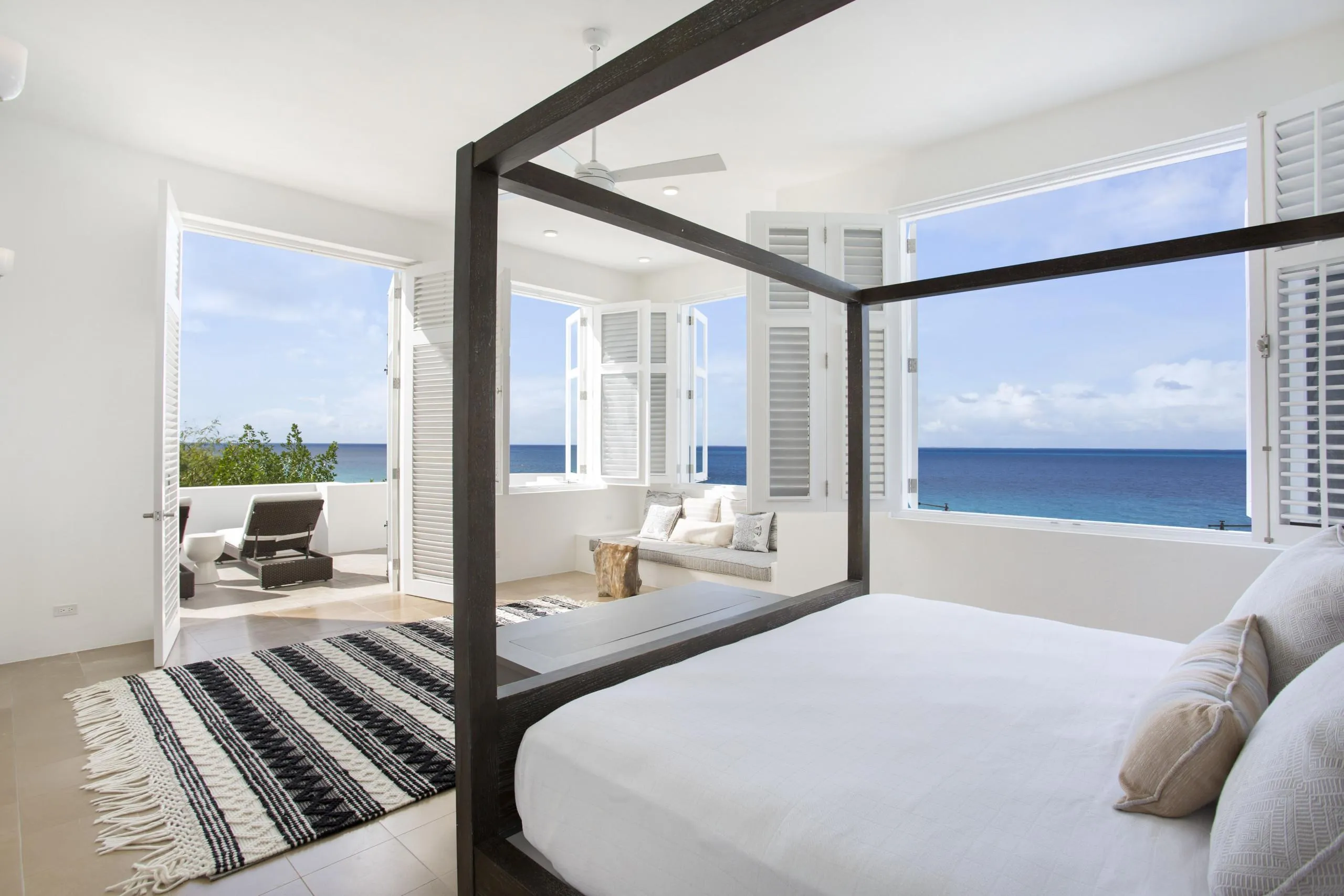 Palatial Long Bay Villa with Invigorating Pool and Walks to Beach — photograph 10