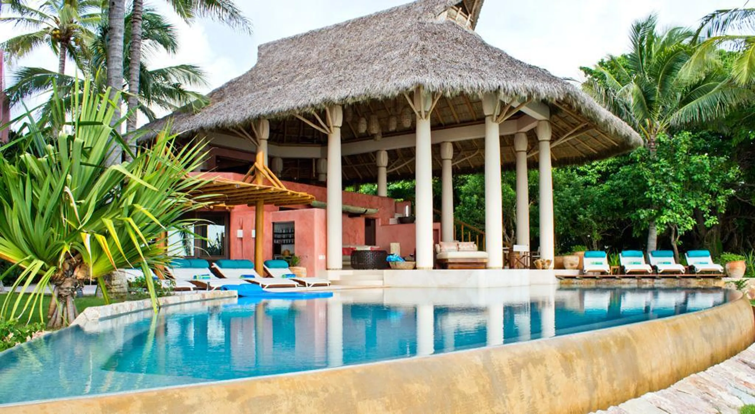 Rancho Estates Luxury Villa with Infinity Pool and Amazing Ocean Views, Los Ranchos