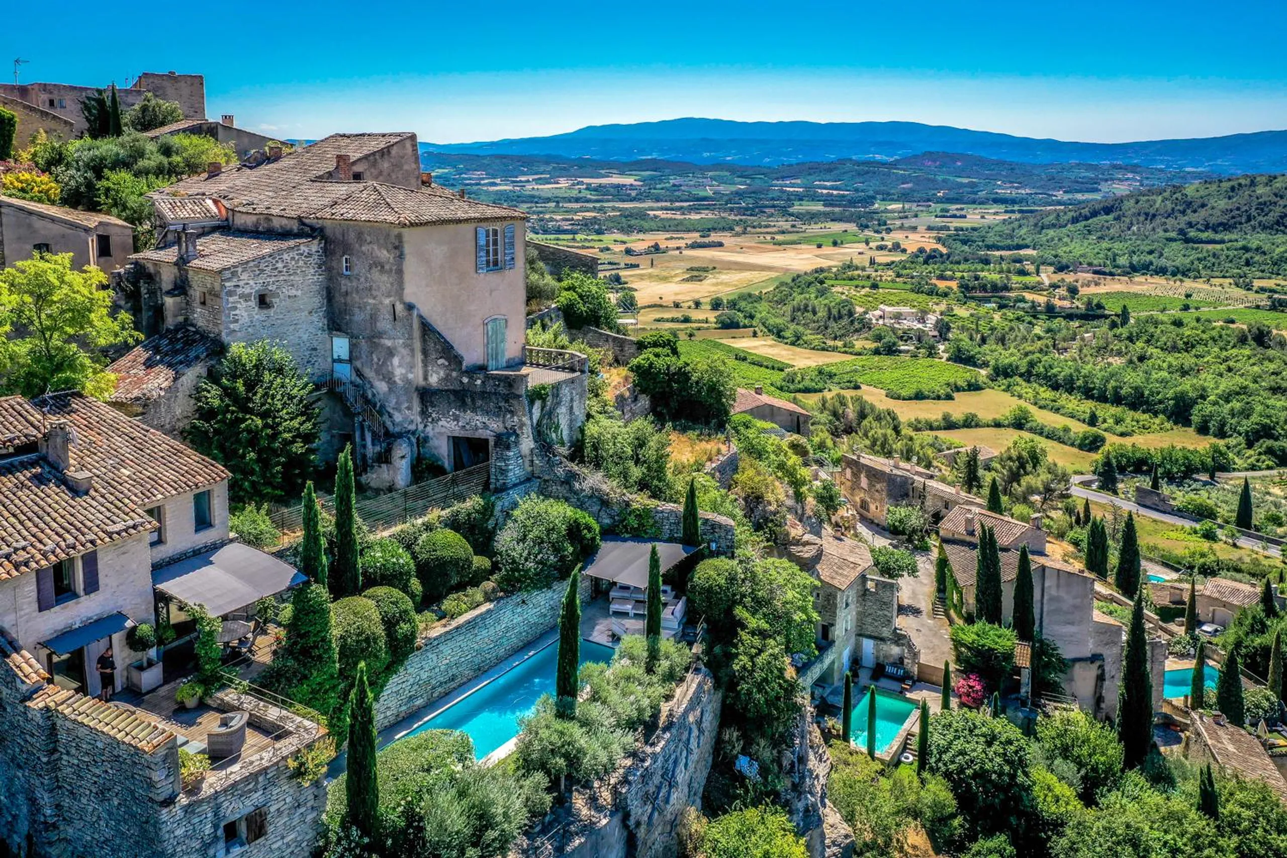 Enchanting Provençal Villa with Pool, Terraced Gardens, and Panoramic Valley Views, Gordes