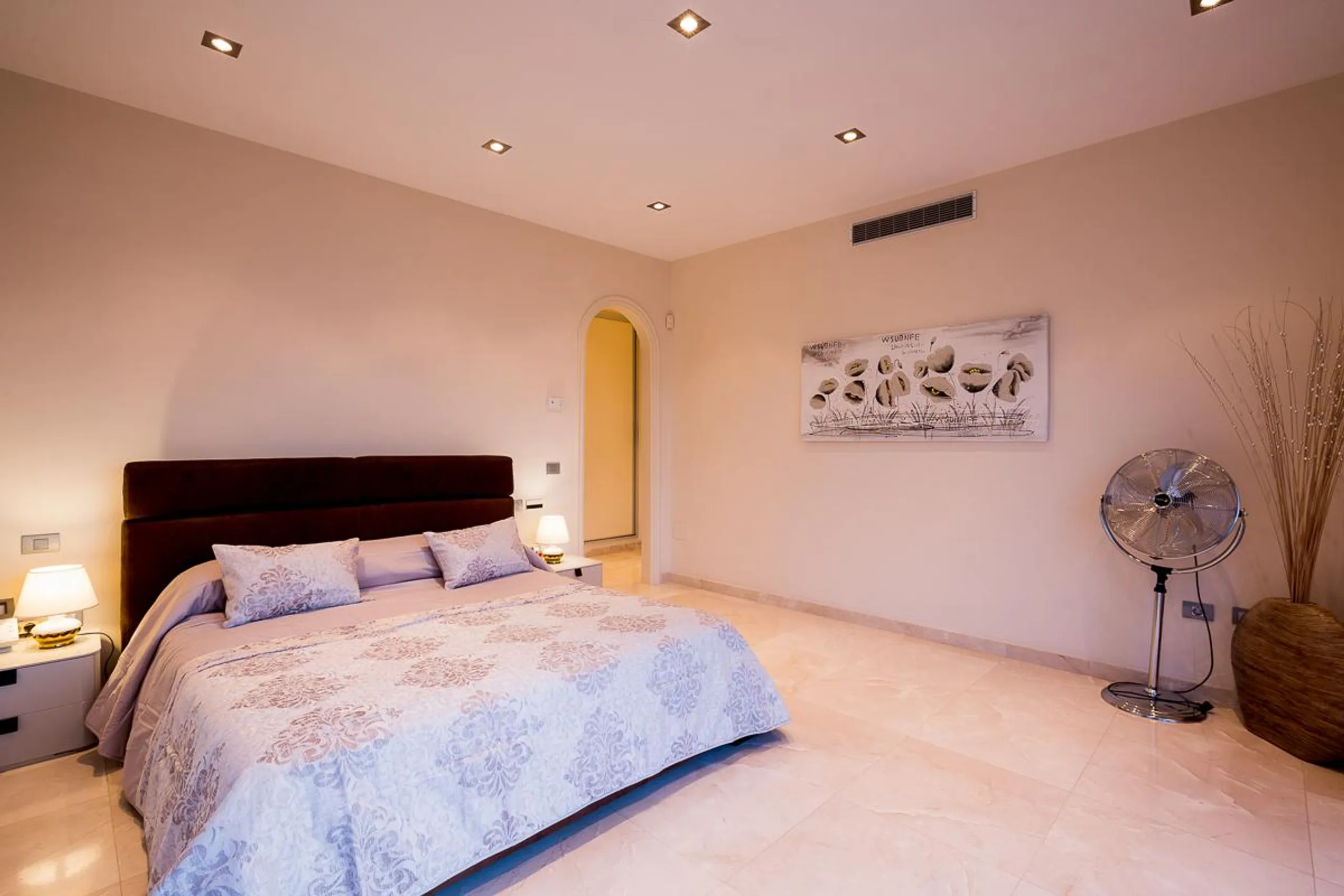 Modern Oceanview Villa with Private Pool, Jacuzzi, and Panoramic Ocean Views — photograph 9