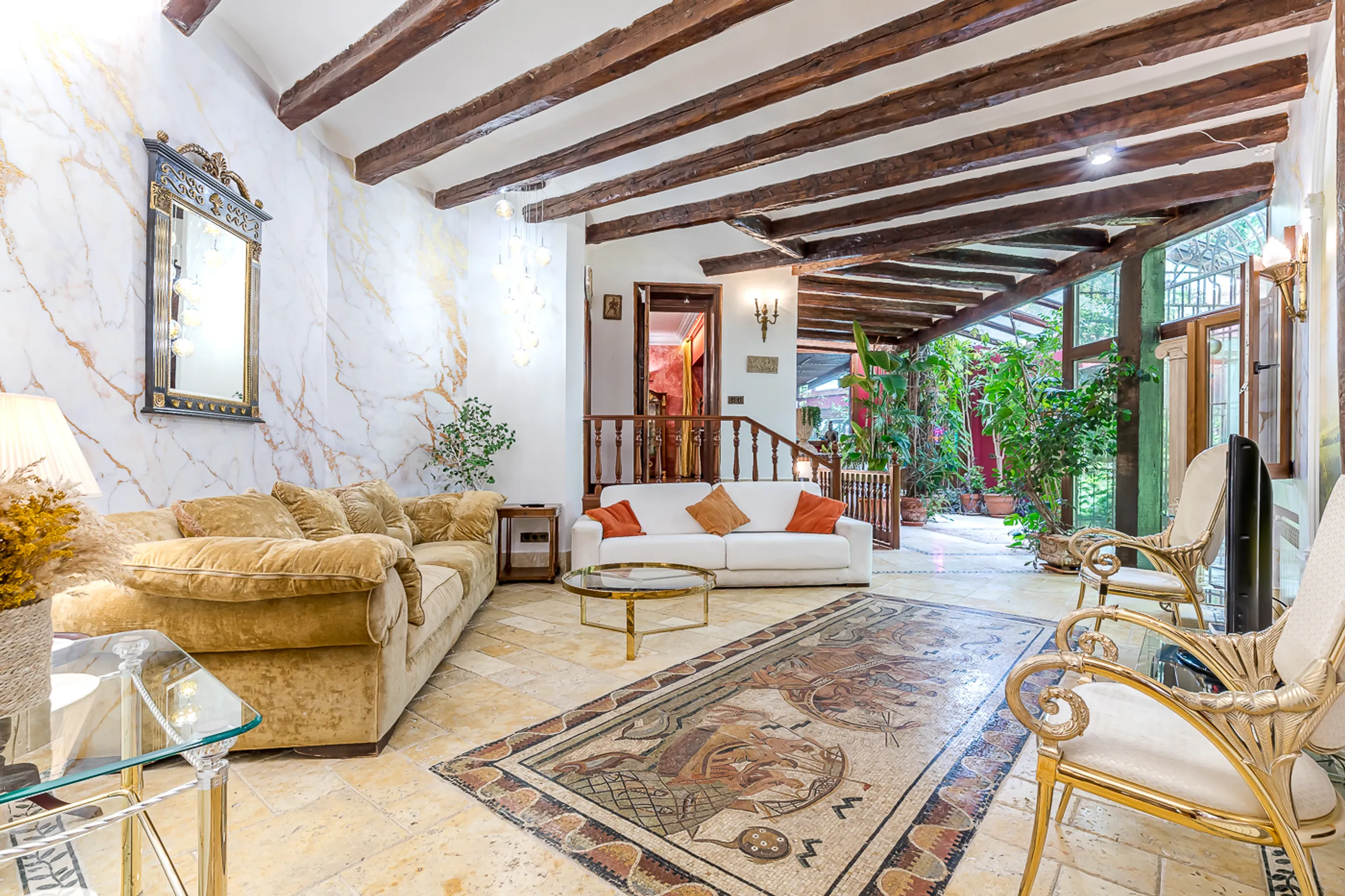 Eco-Friendly Villa Oasis with Heated Pool and Mid-Century Charm — photograph 12