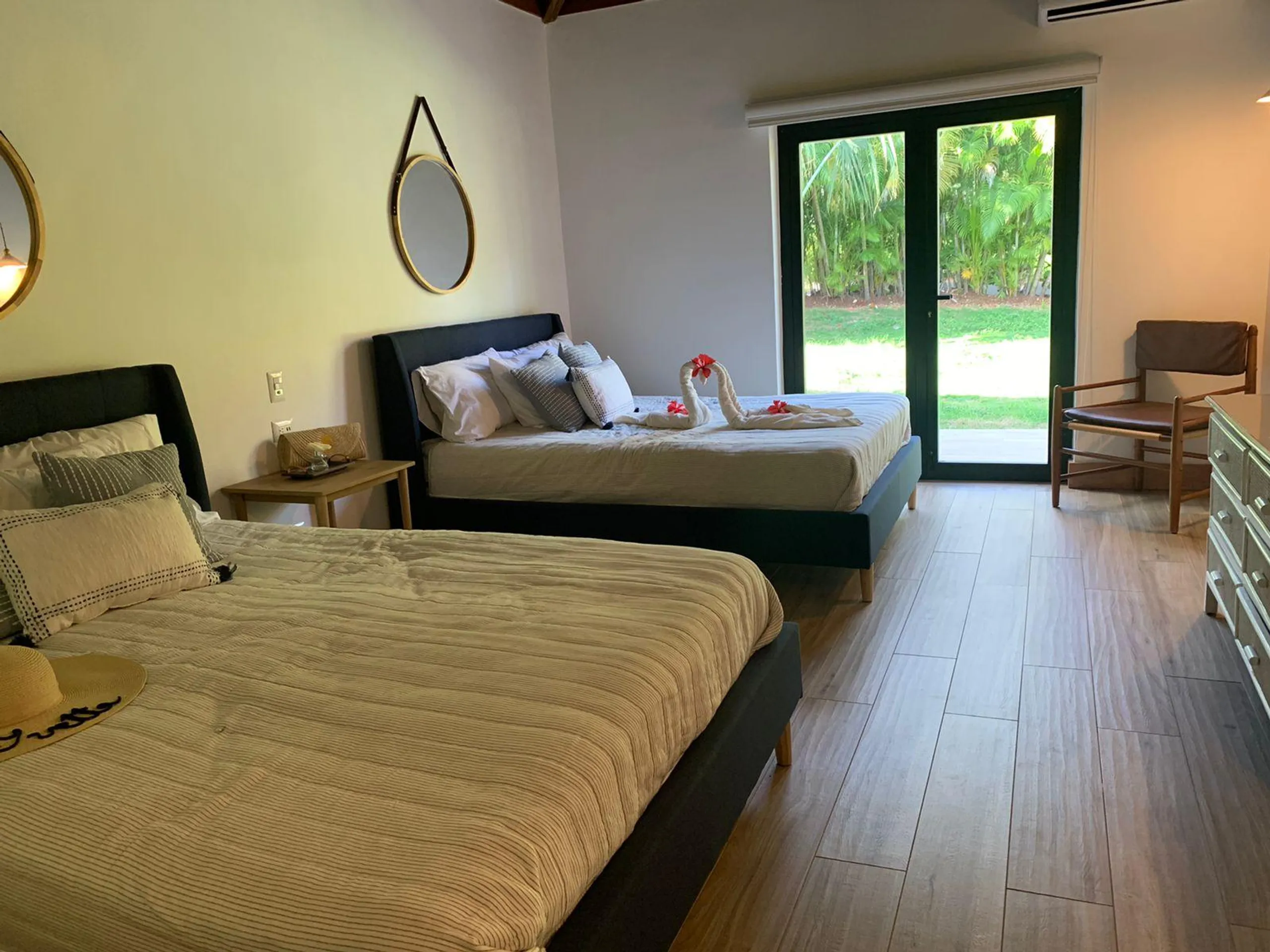 Stunning Tropical Retreat with Private Pool and Hot Tub — photograph 10