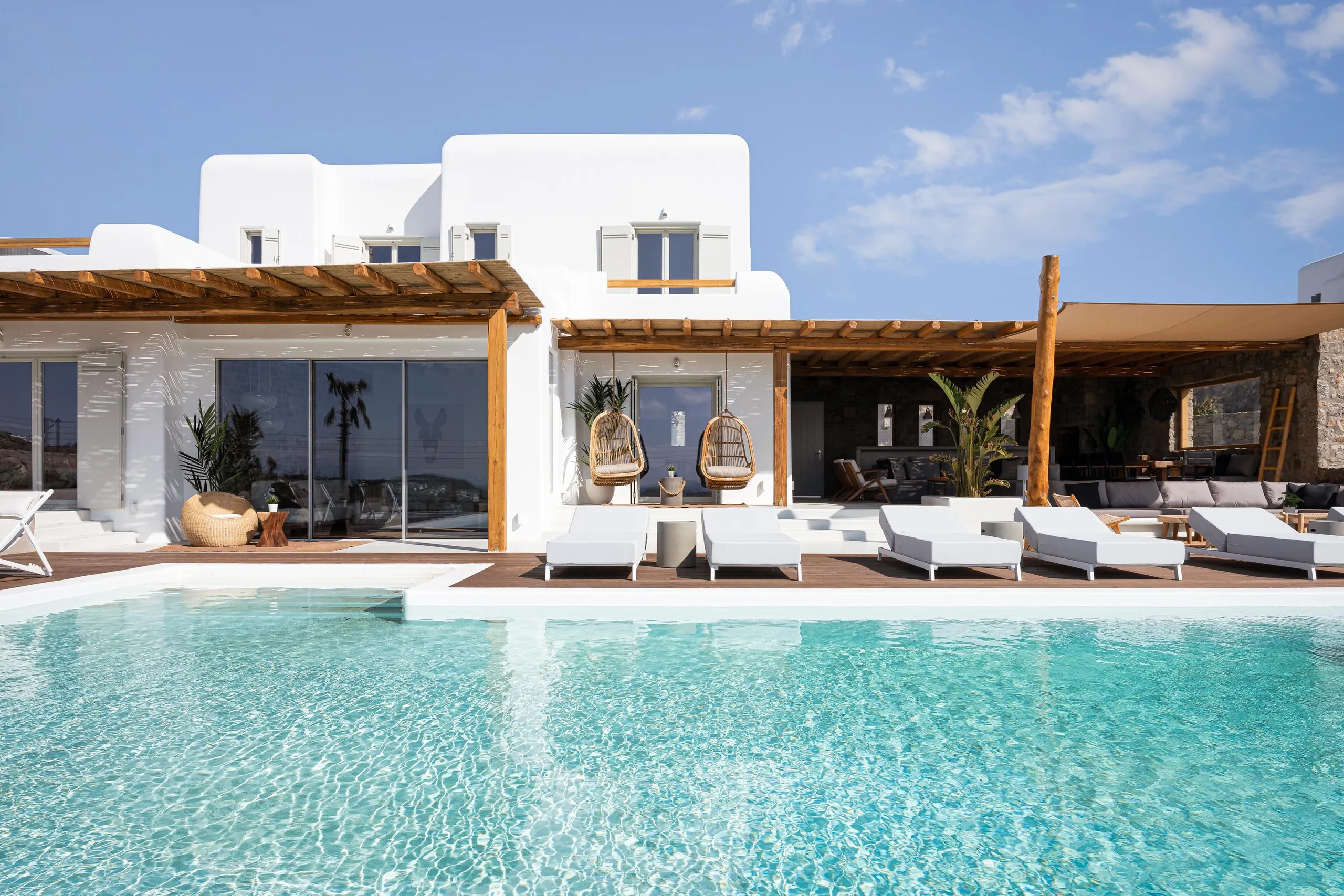 Experience Unmatched Opulence at This Luxury Villa Rental with Sweeping Views — photograph 11