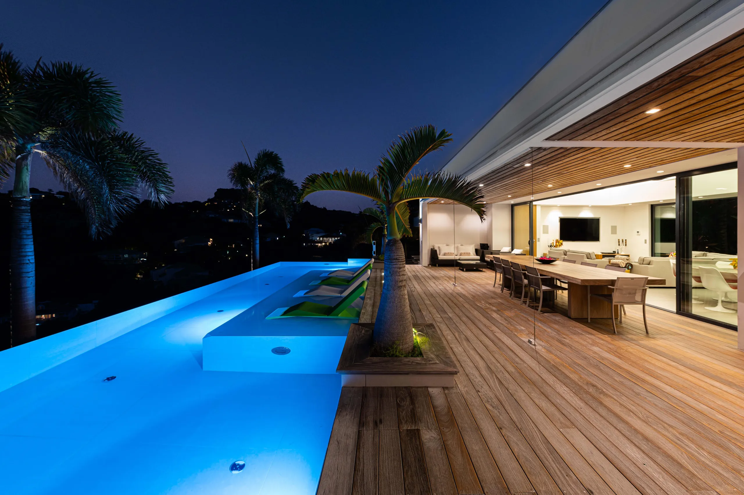 Captivating Majestic Villa with Infinity Pool and Awe-Inspiring Ocean Views — photograph 6