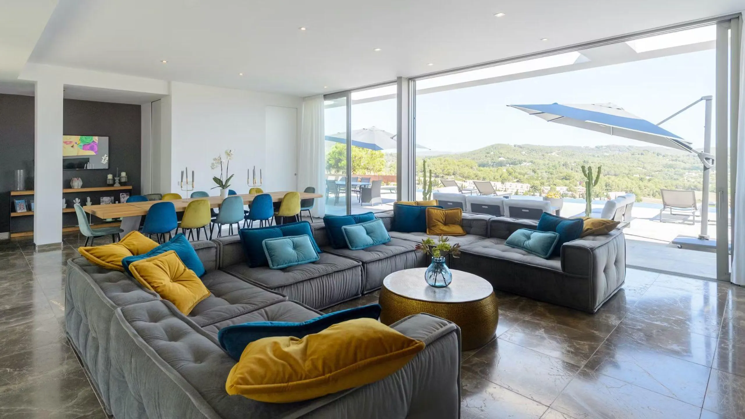 Sophisticated Modern Villa with Private Pool, and Panoramic Views — photograph 11